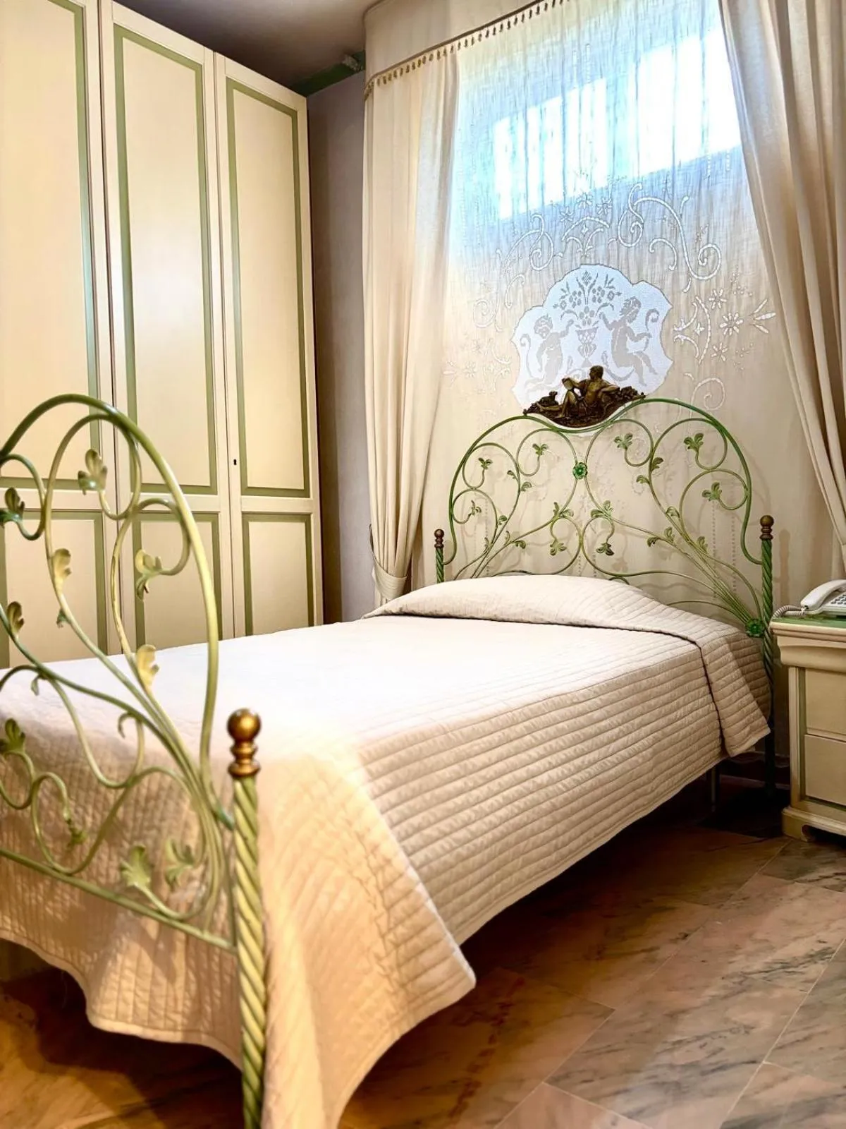 Bed in Hotel Imperiale