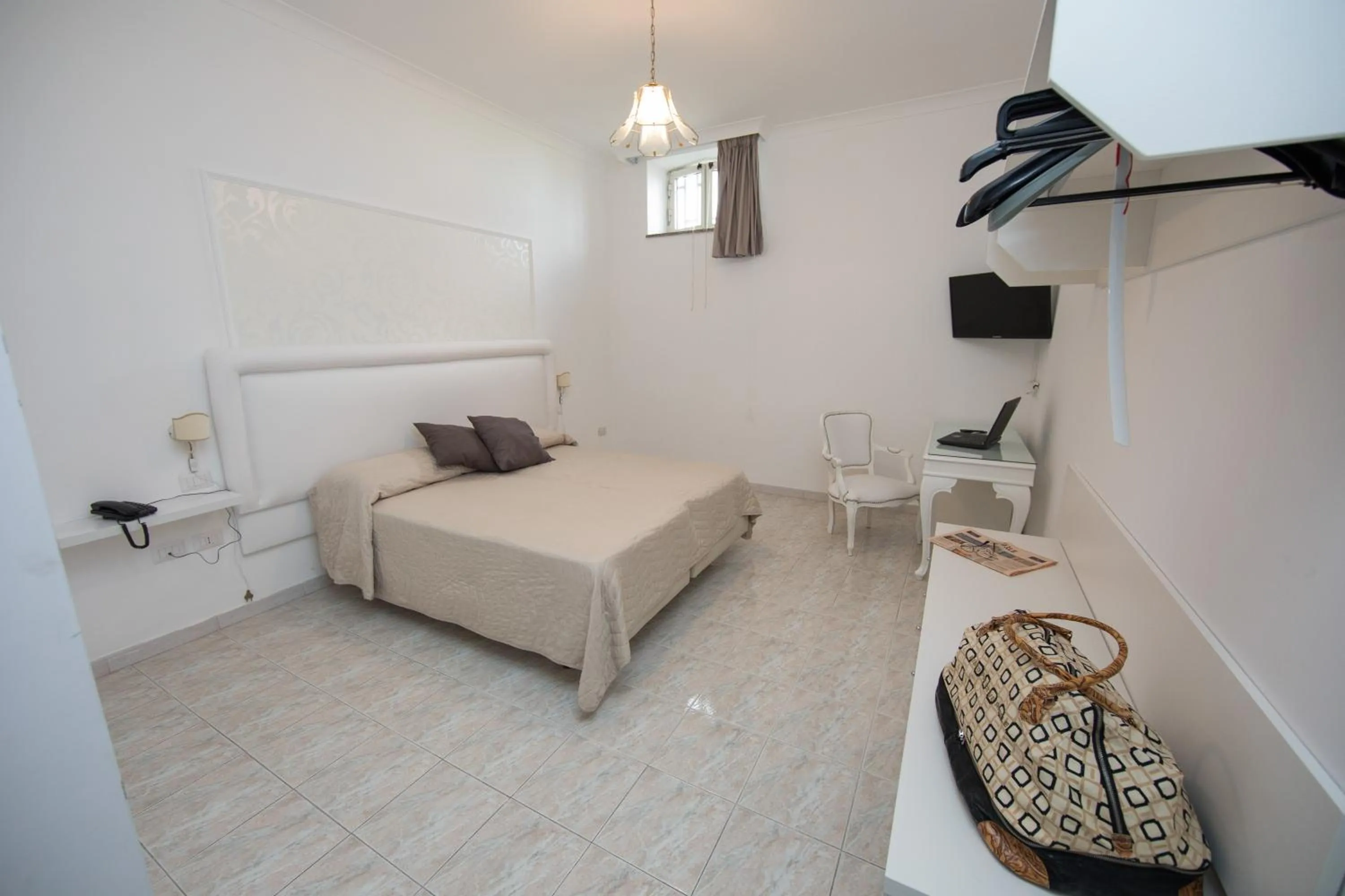 Breakfast, Bed in Hotel Imperiale