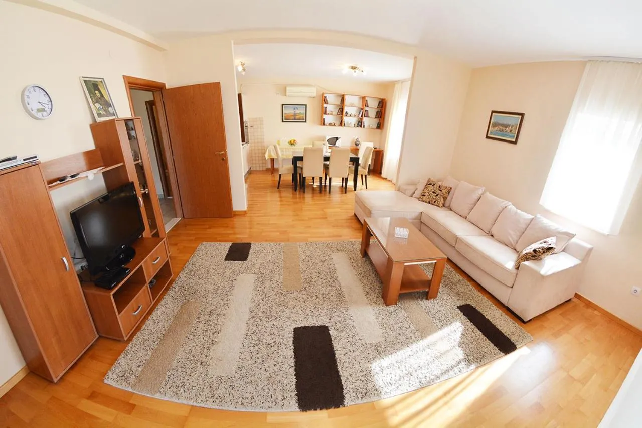 Two-Bedroom Apartment with Sea View in Apartments Soso