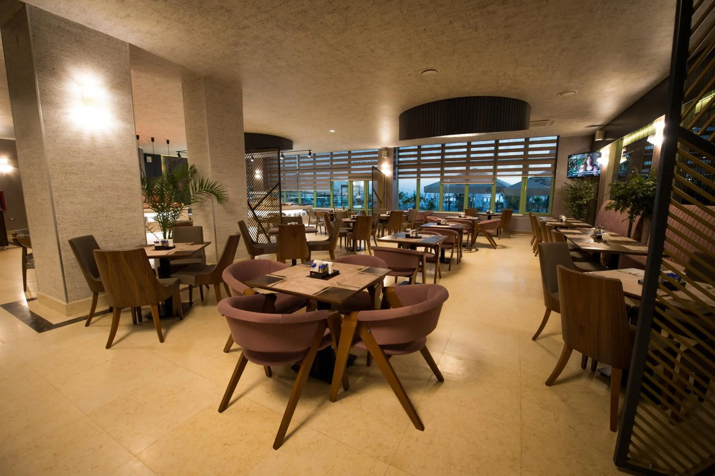 Restaurant/places to eat in Hotel Malibu