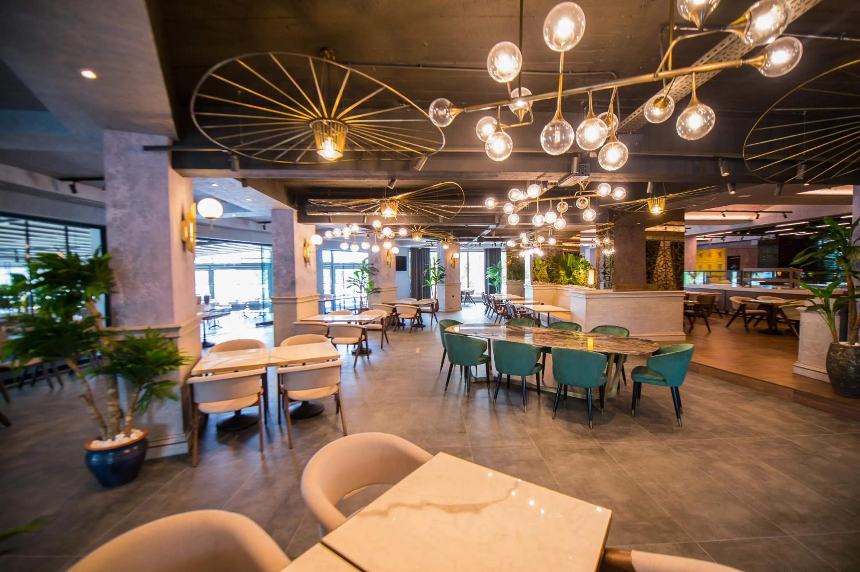 Restaurant/places to eat in Hotel Oxford