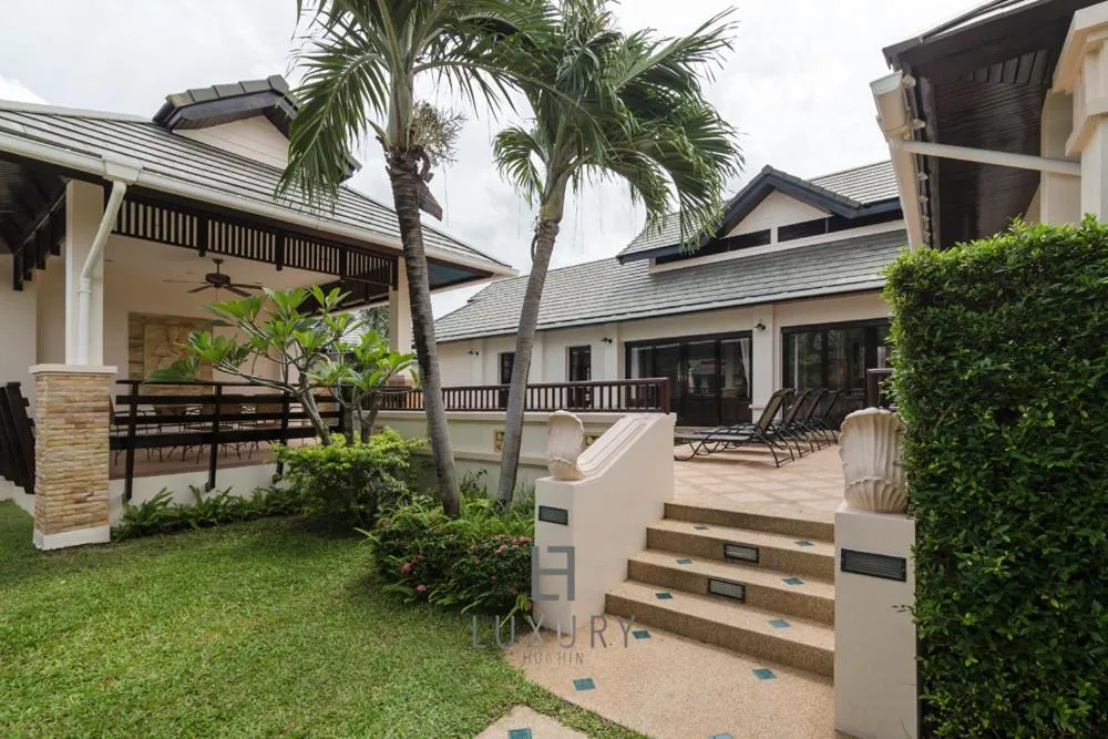 4 Bedroom Private Bali Style Villa HH6
