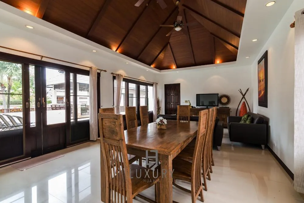 4 Bedroom Private Bali Style Villa HH6