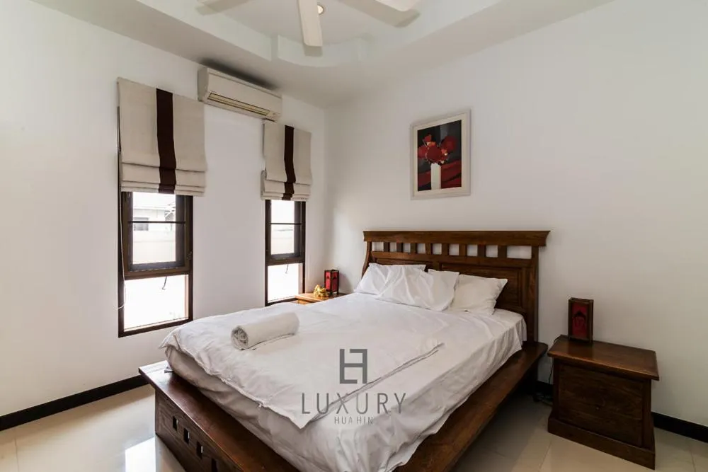Bed in 4 Bedroom Private Bali Style Villa HH6