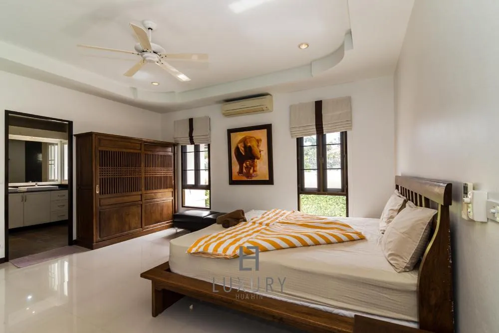 Bed in 4 Bedroom Private Bali Style Villa HH6