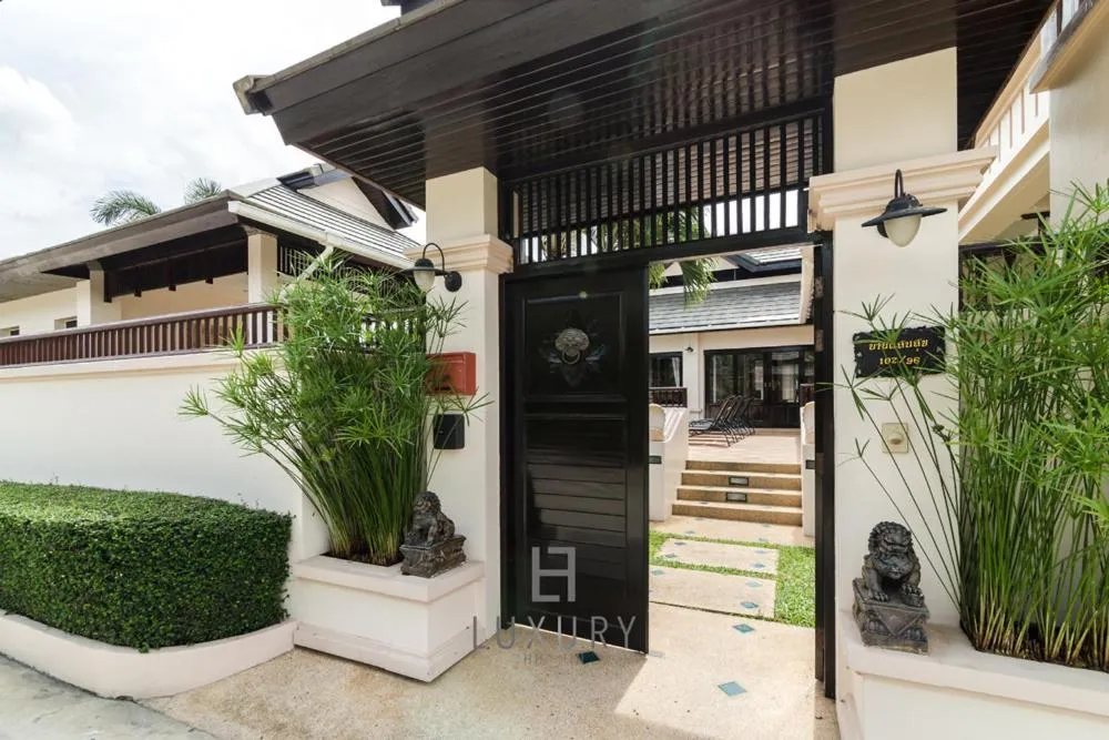4 Bedroom Private Bali Style Villa HH6