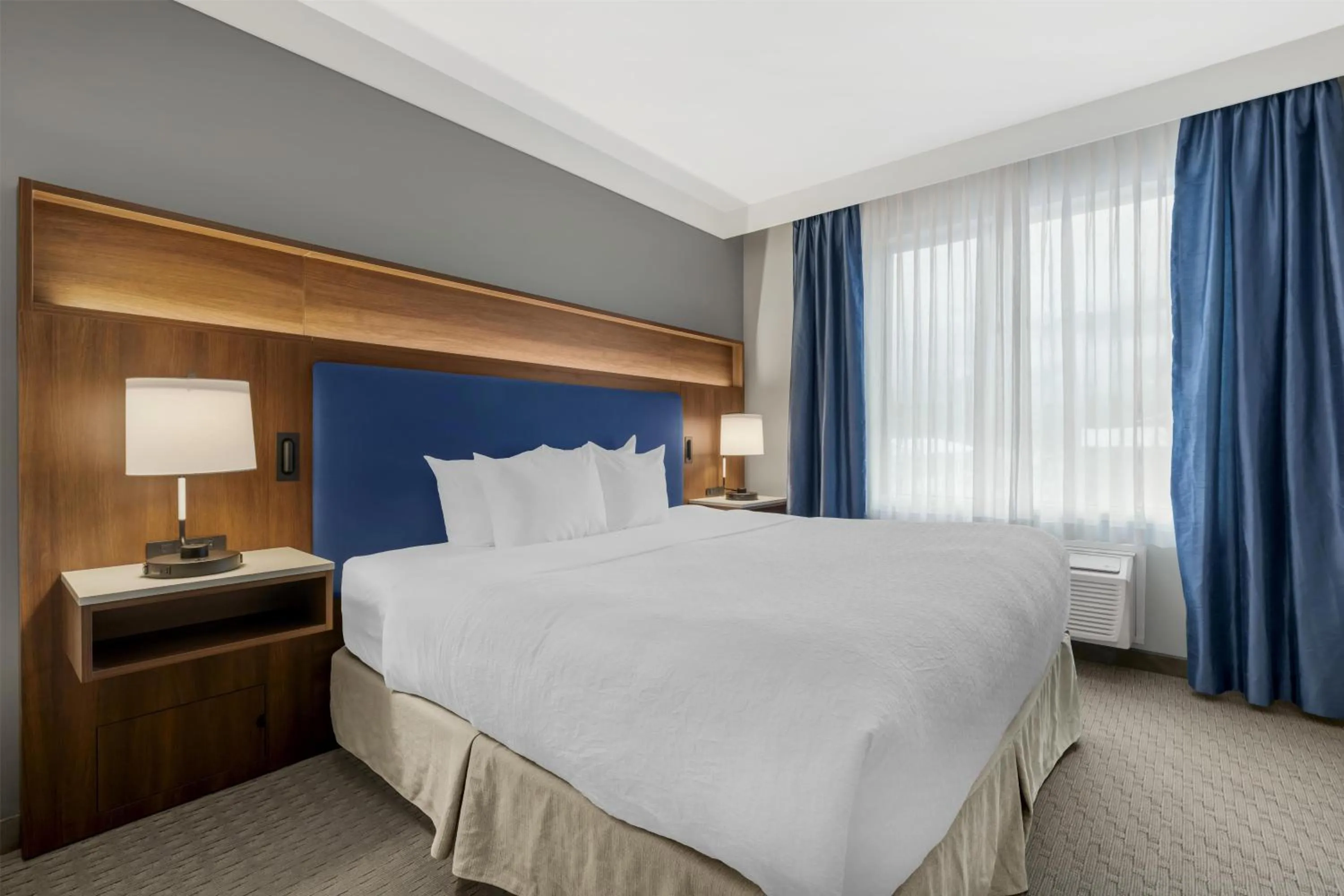 Photo of the whole room, Bed in Best Western Plus Revelstoke