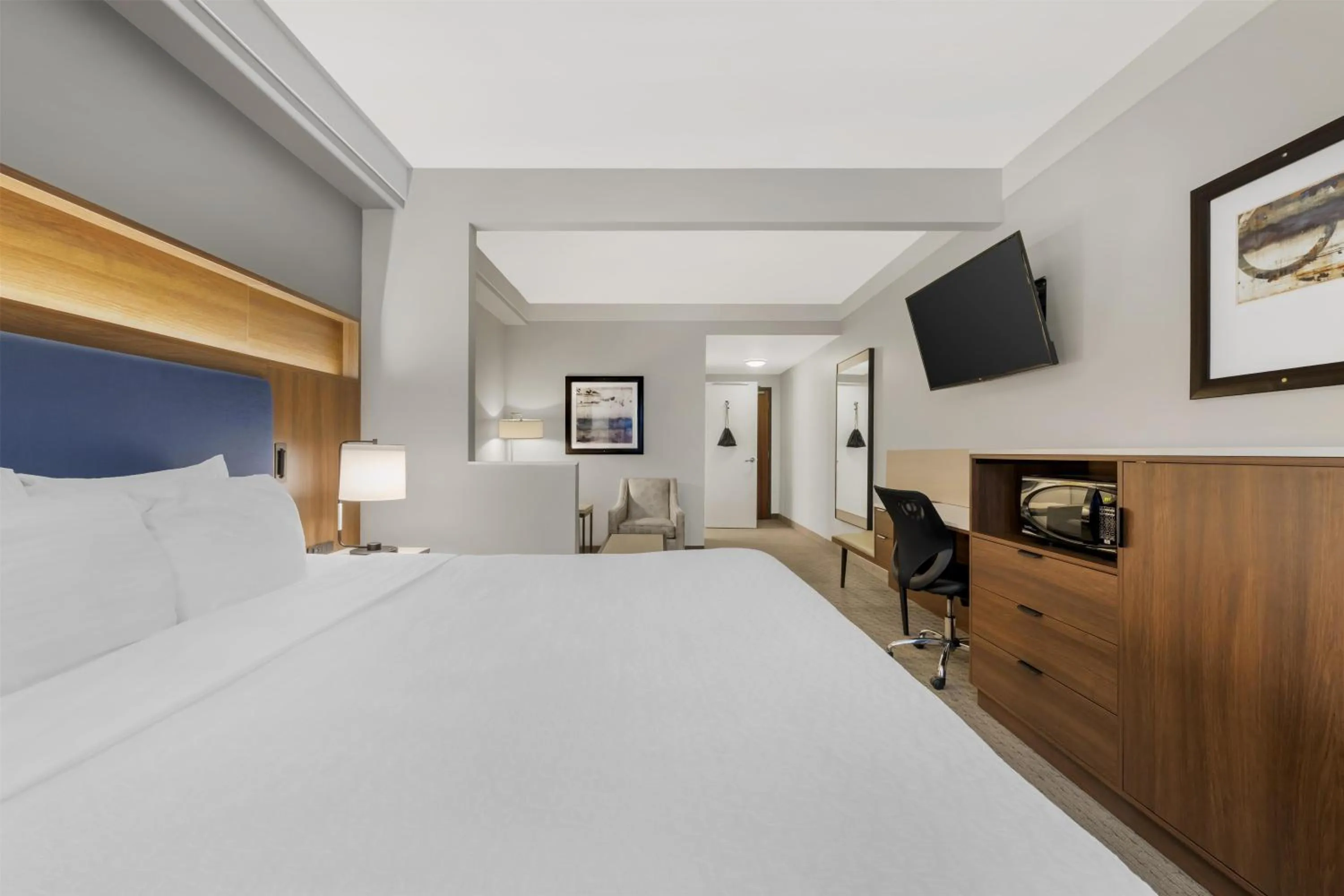 Photo of the whole room, Bed in Best Western Plus Revelstoke