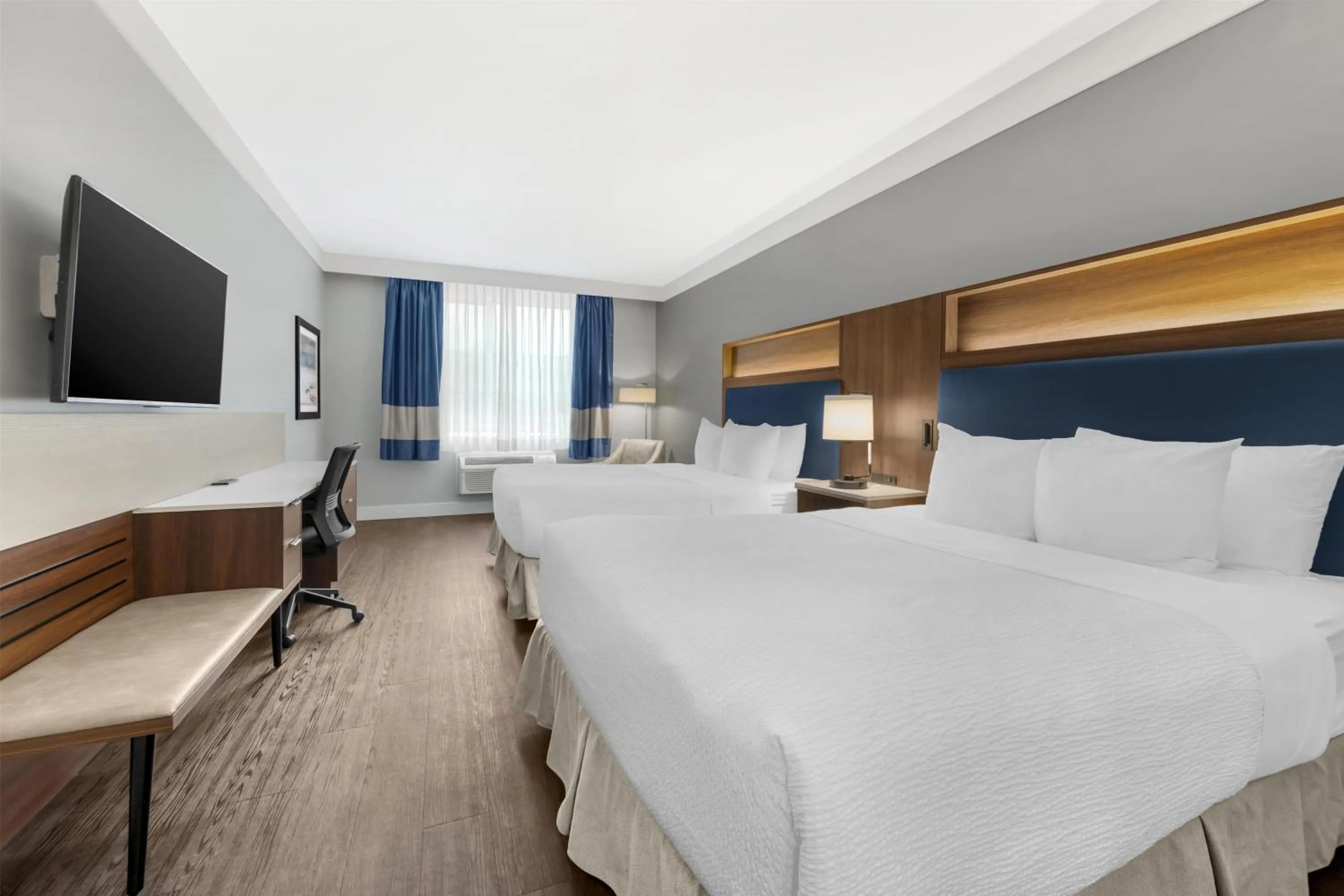 Bedroom, Bed in Best Western Plus Revelstoke