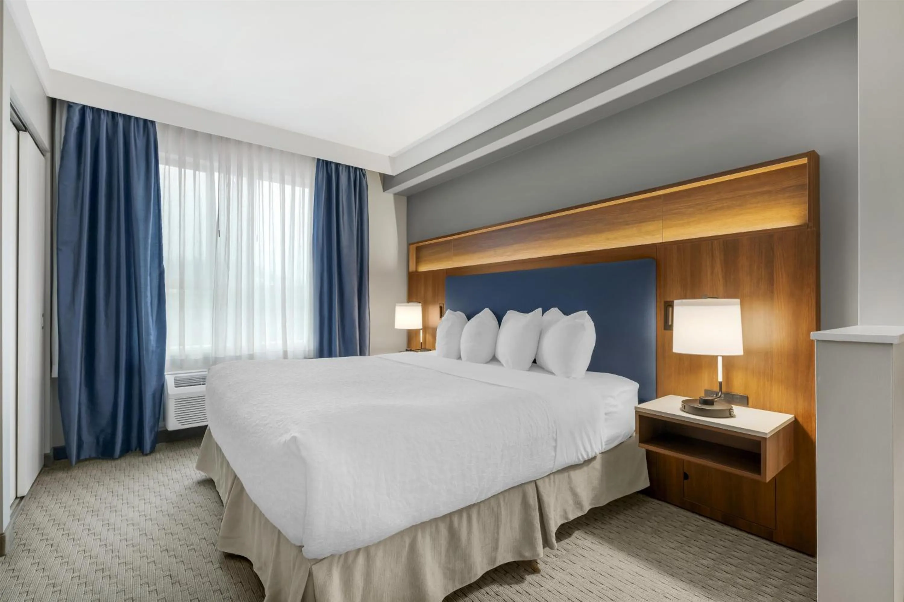 Photo of the whole room, Bed in Best Western Plus Revelstoke