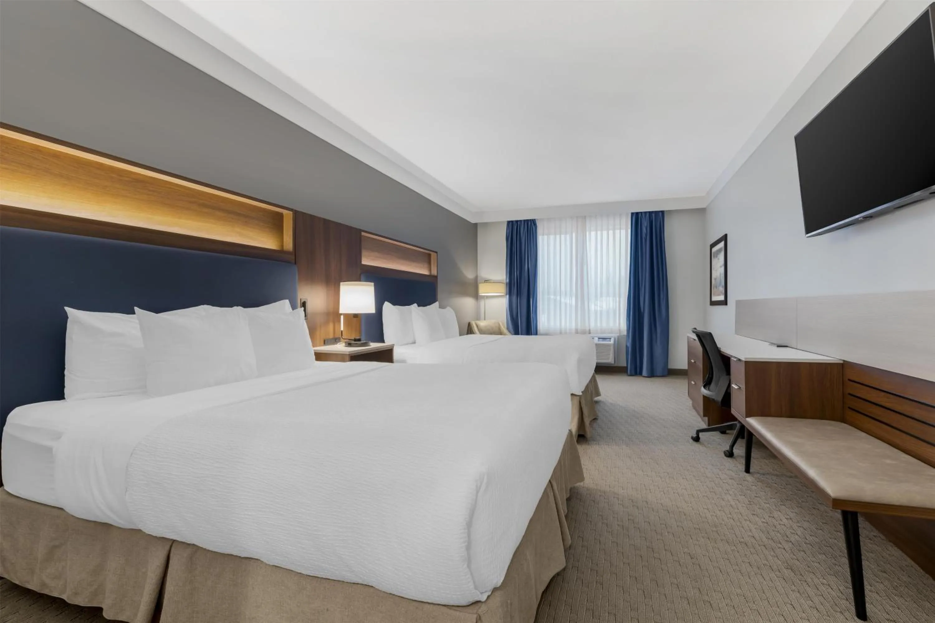 Bedroom, Bed in Best Western Plus Revelstoke