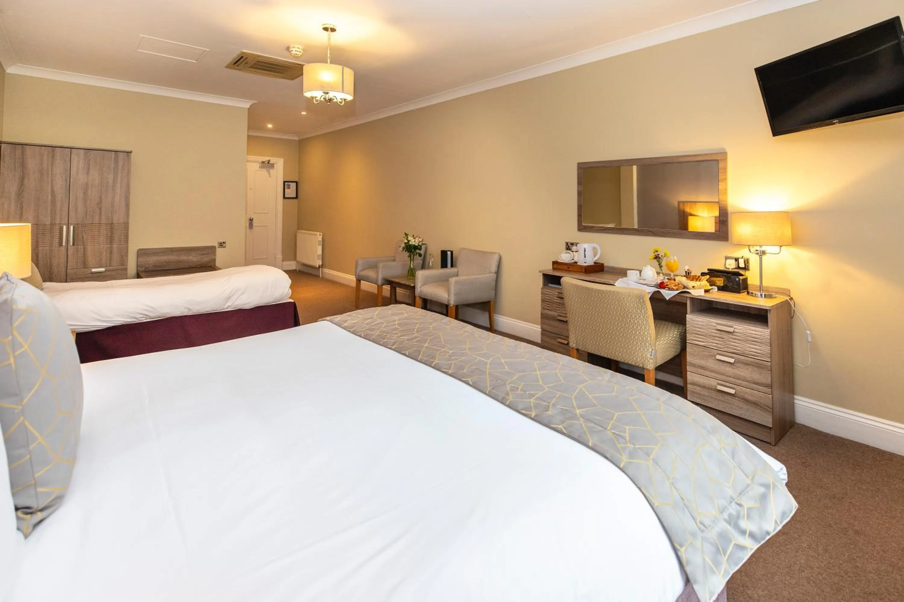 Bedroom, Bed in Hotel Miramar