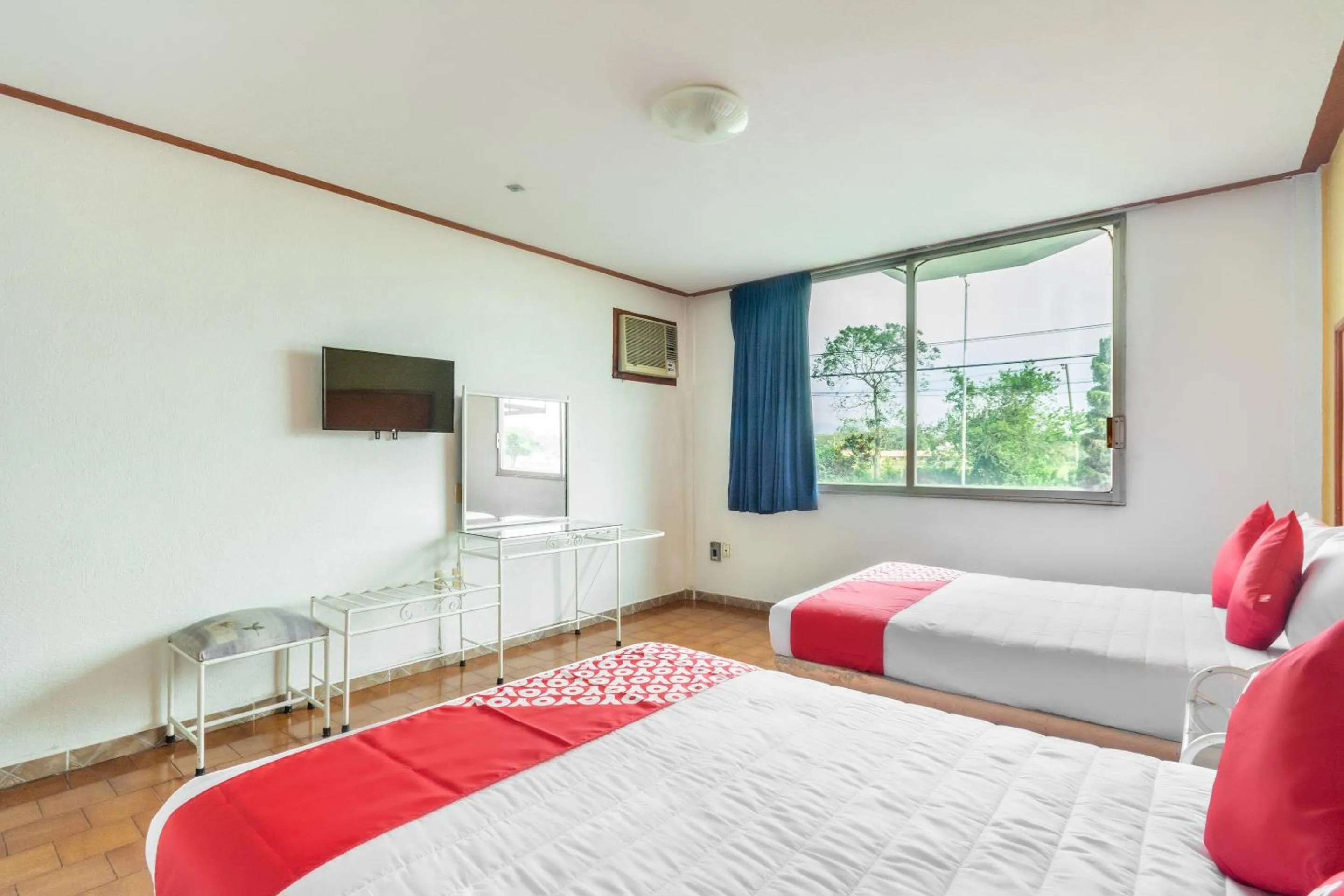 Bedroom, Bed in OYO Hotel Casa Blanca