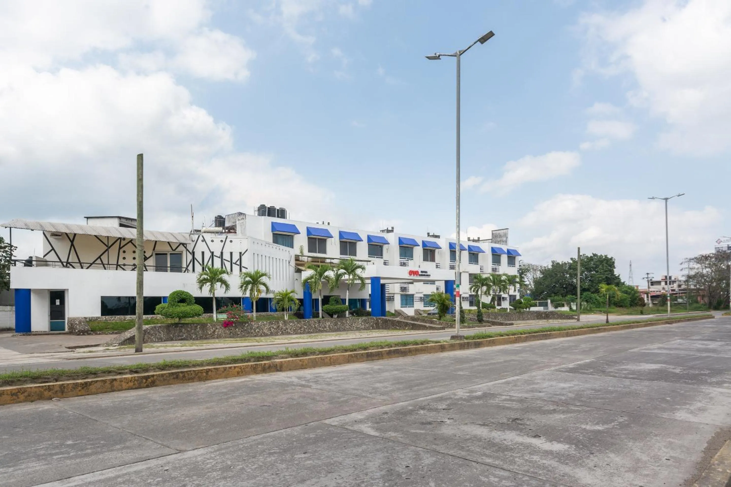Facade/entrance in OYO Hotel Casa Blanca