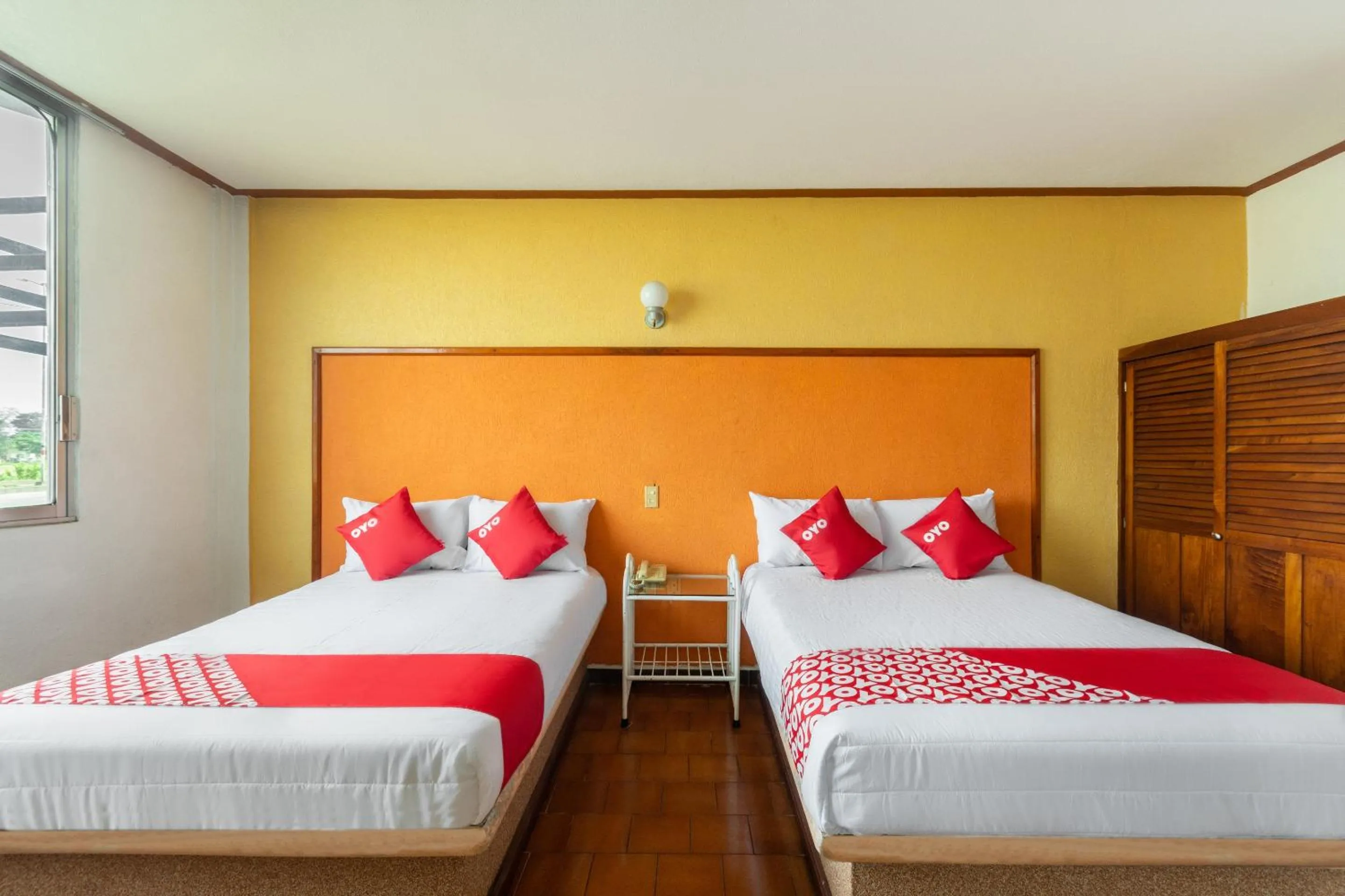 Bedroom, Bed in OYO Hotel Casa Blanca