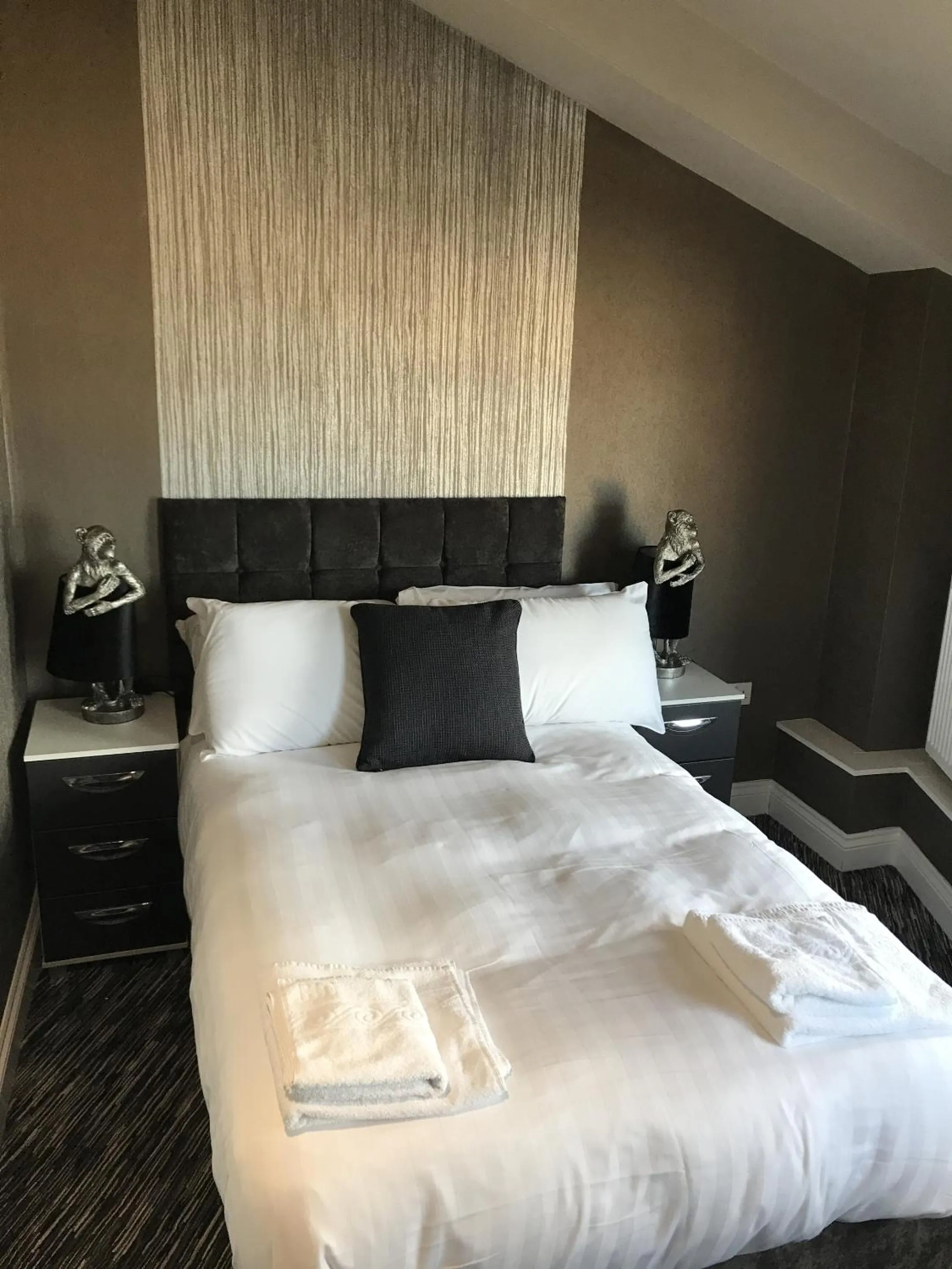 Bedroom, Bed in The Grotto