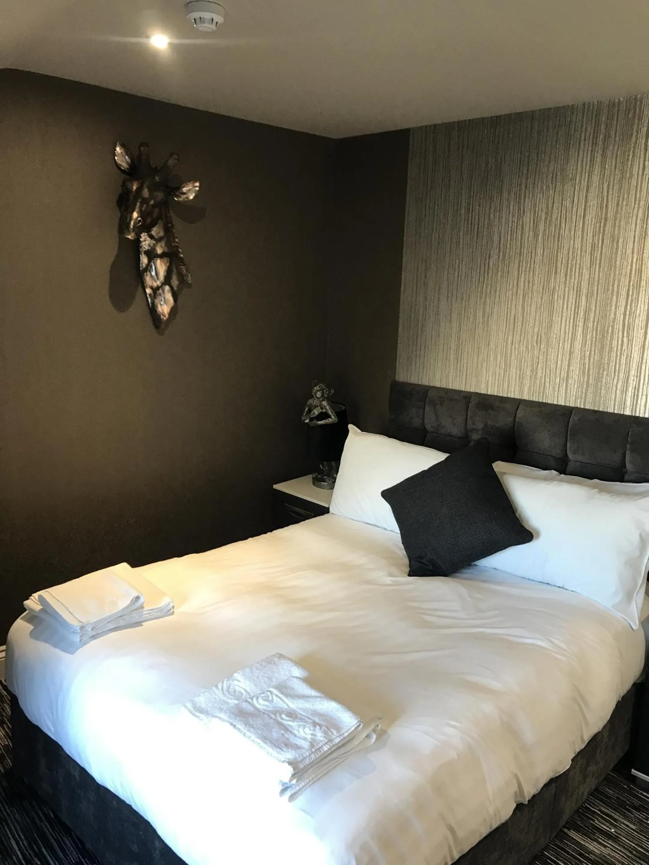 Bedroom, Bed in The Grotto