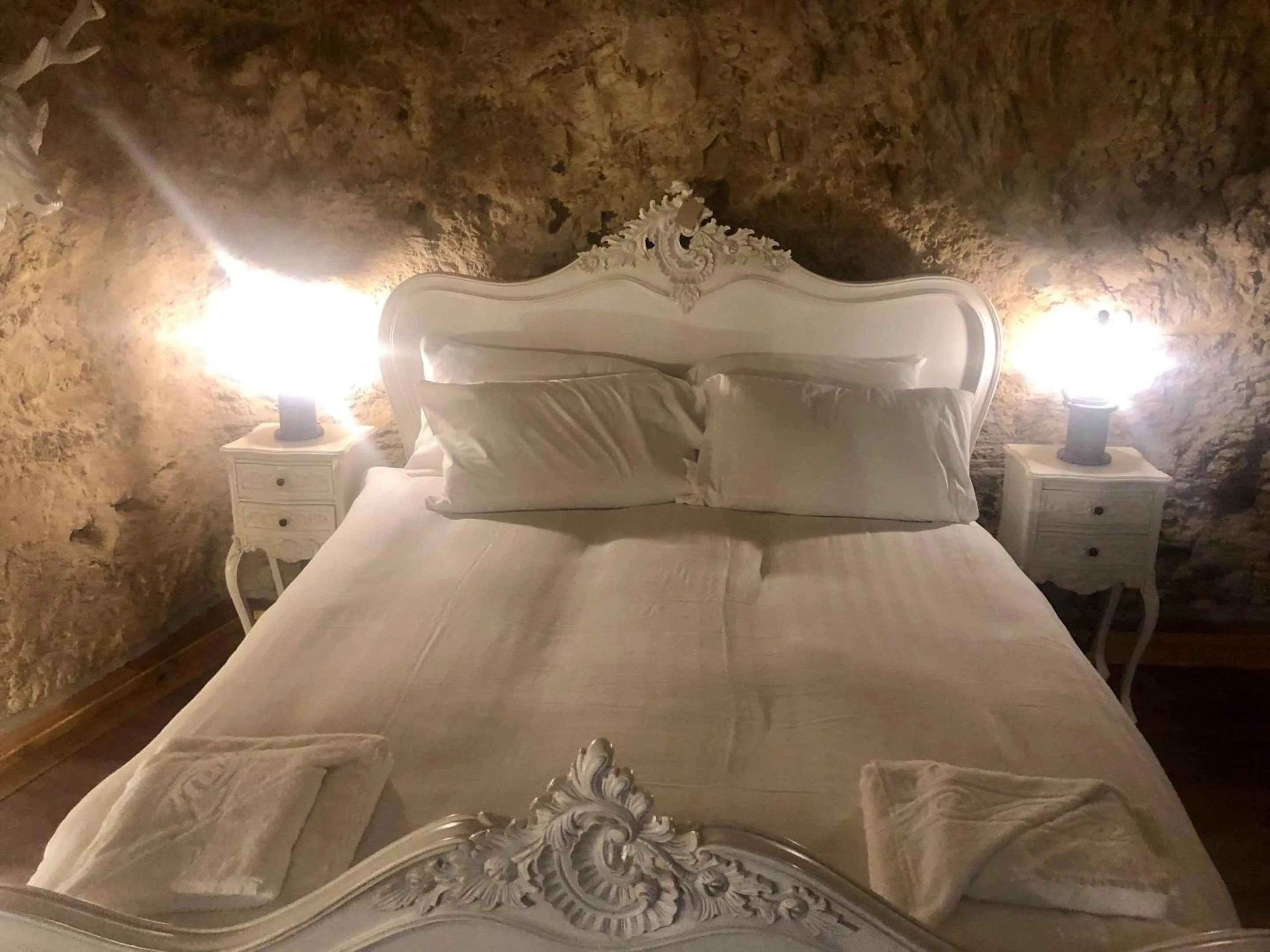 Bedroom, Bed in The Grotto