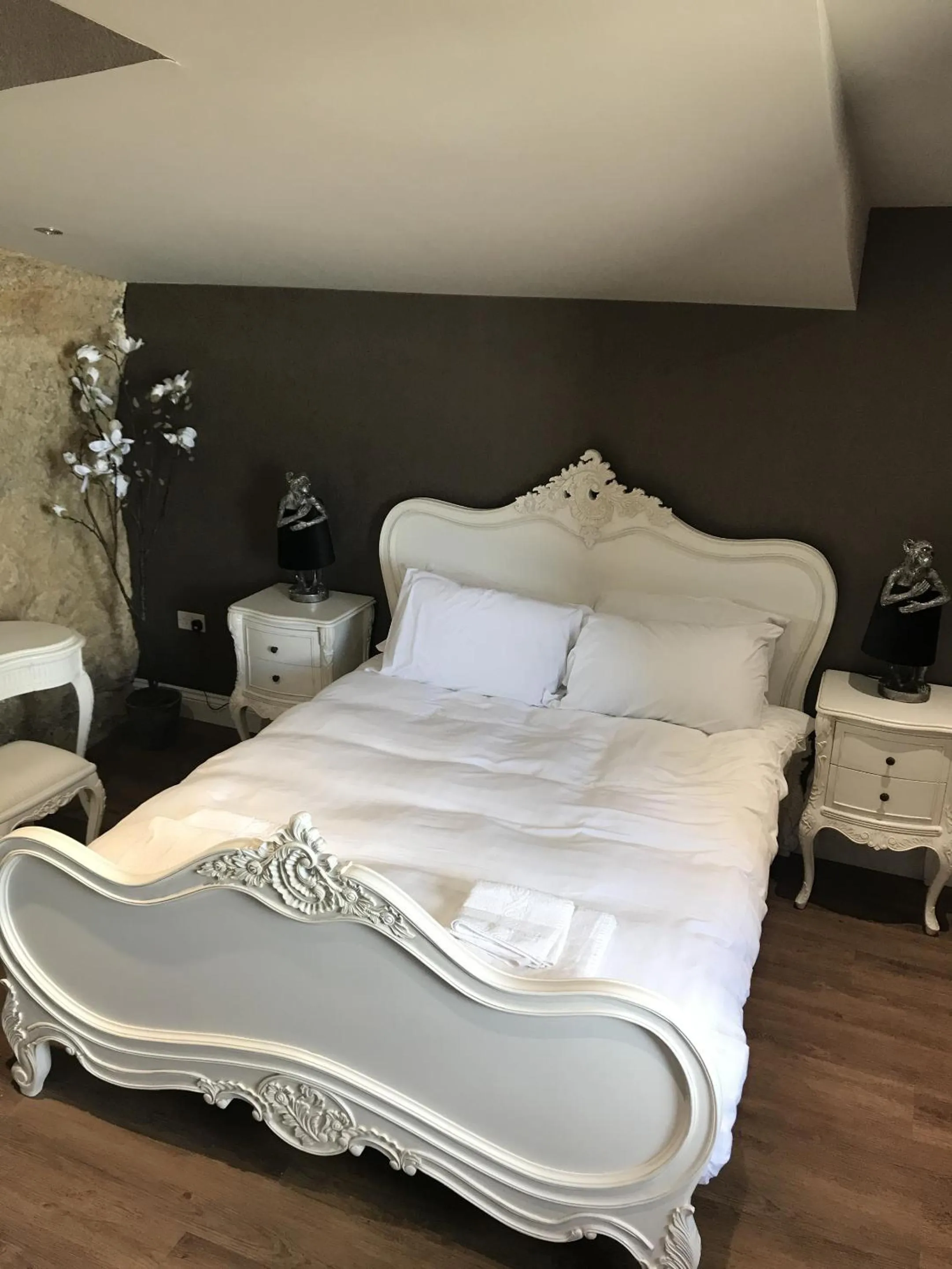 Bedroom, Bed in The Grotto