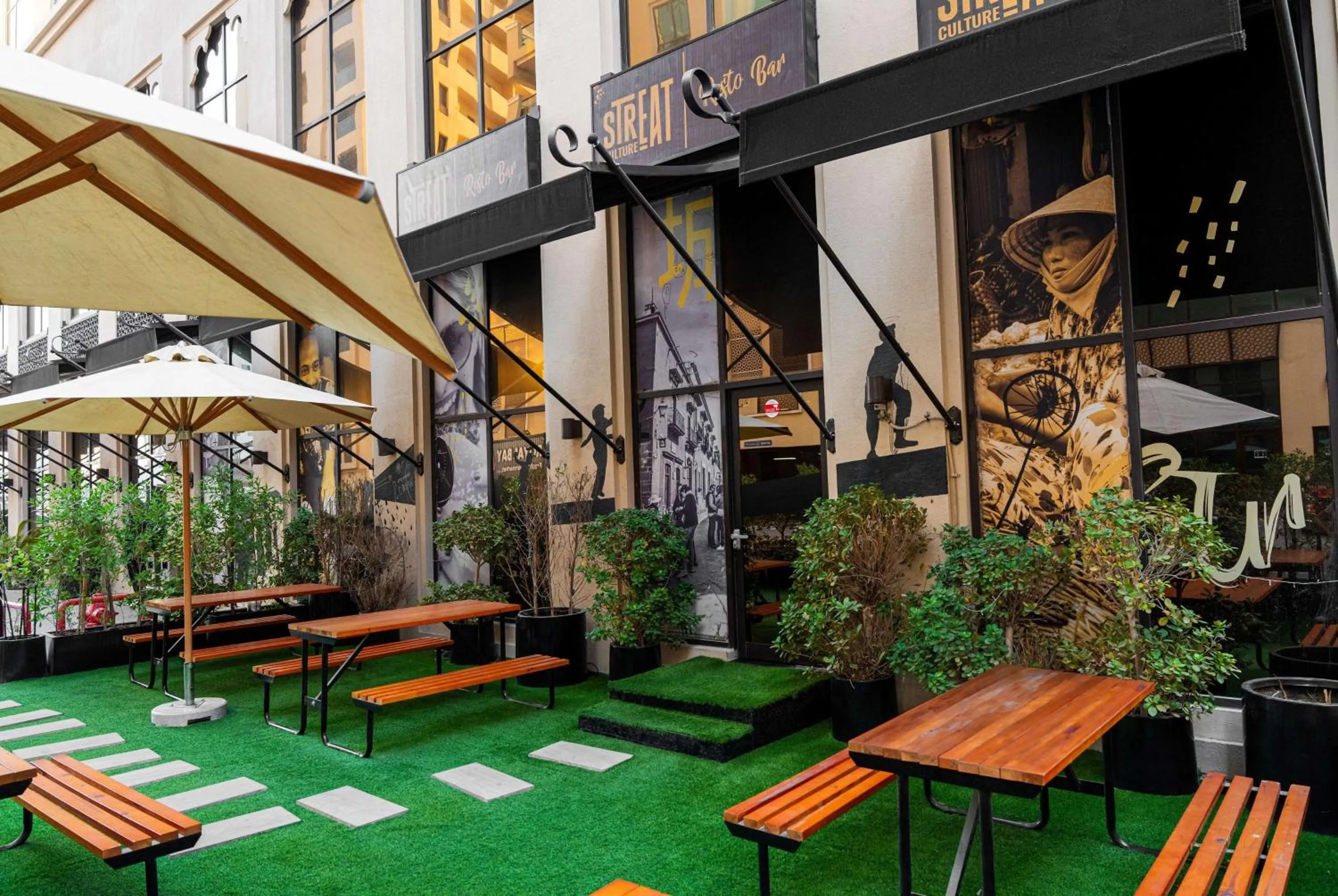 Restaurant/places to eat in DoubleTree by Hilton Dubai Al Jadaf