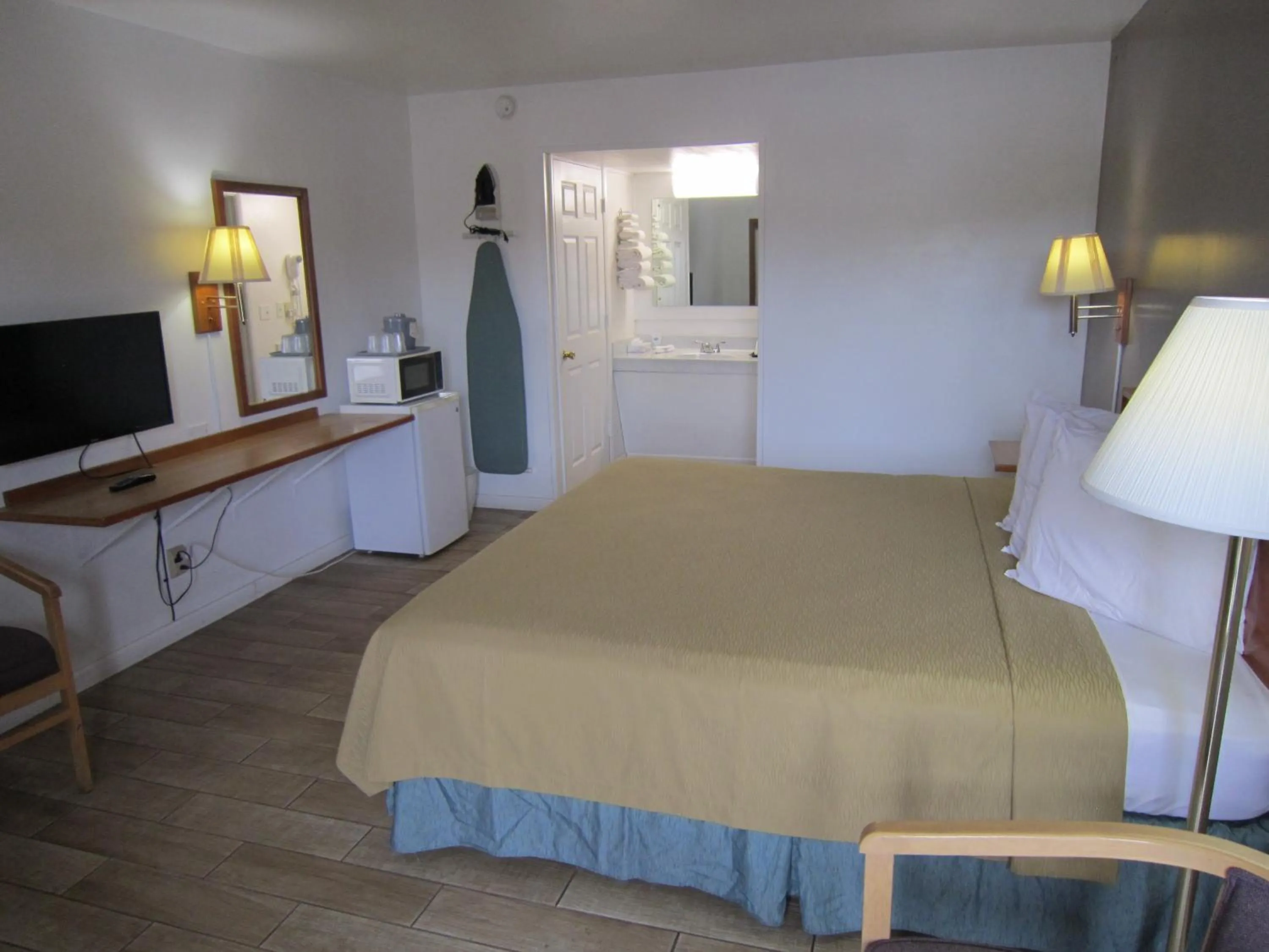 Bed in Cassville Budget Inn