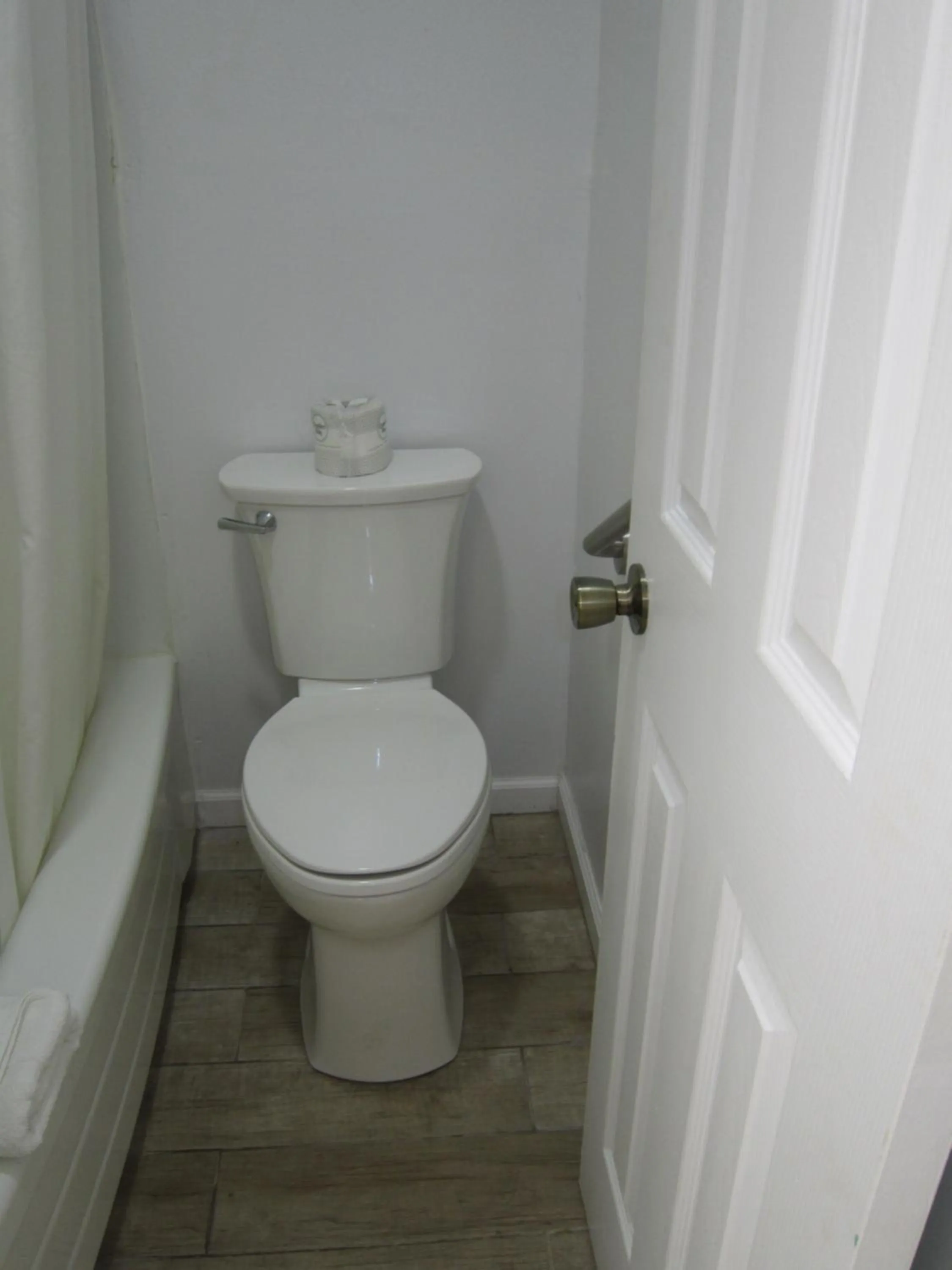 Toilet in Cassville Budget Inn