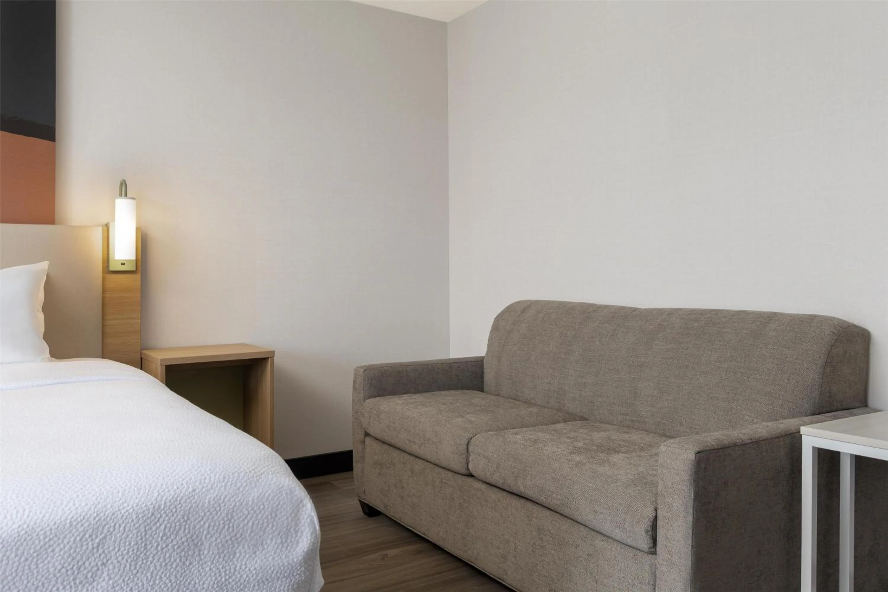 Living room, Bed in Spark By Hilton Woodstock