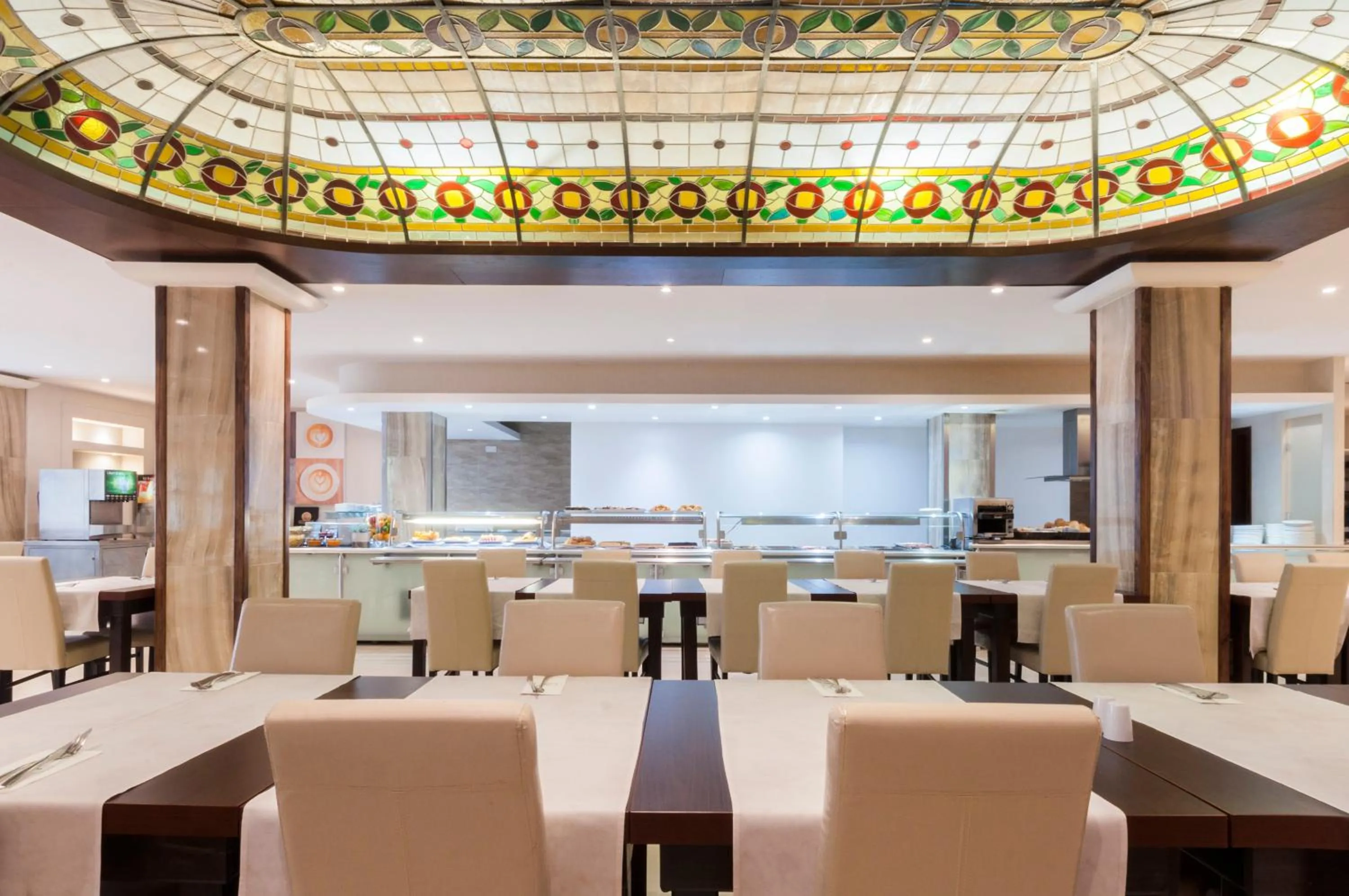 Restaurant/places to eat in ROOMS by Alexandra Hotel