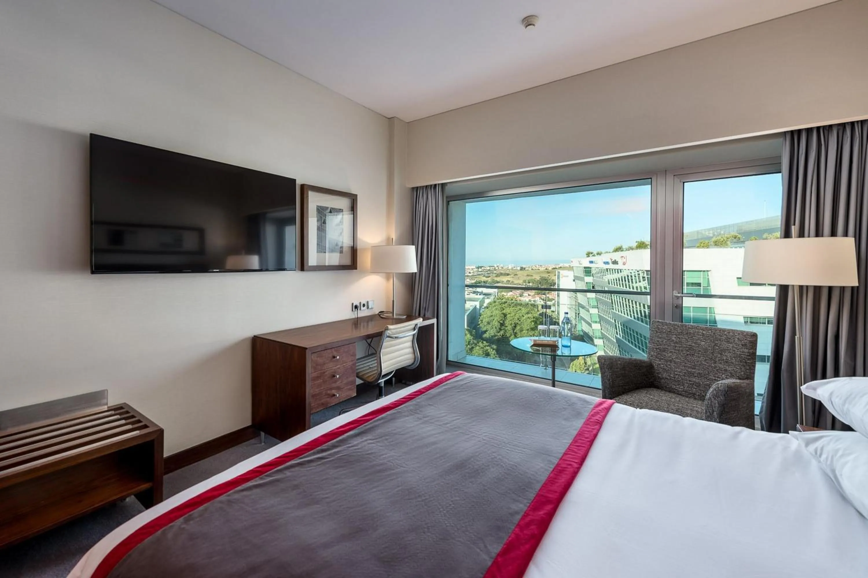 TV and multimedia, Bed in Lagoas Park Hotel