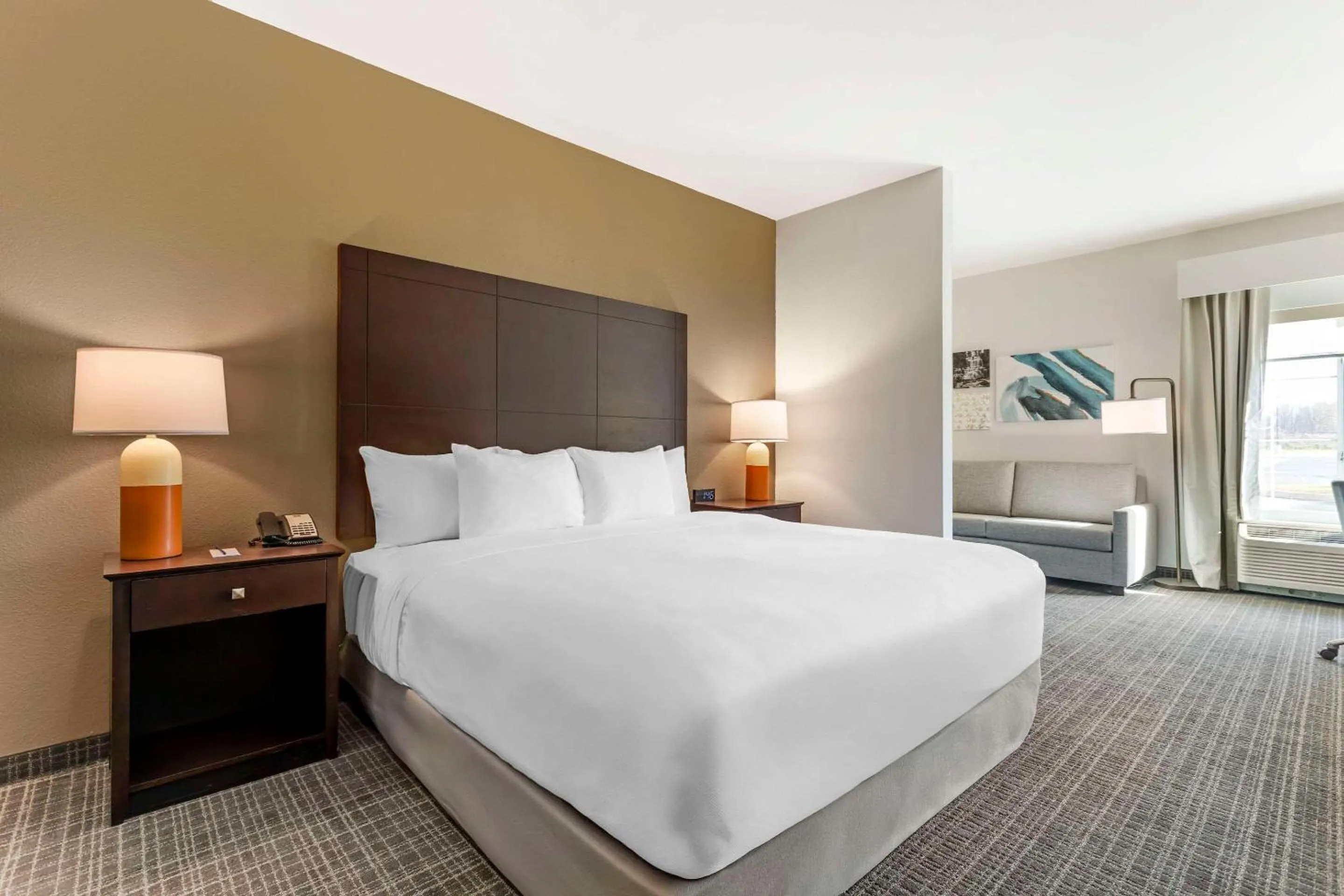 Bedroom, Bed in Comfort Inn & Suites Verona at Turning Stone Resort Casino