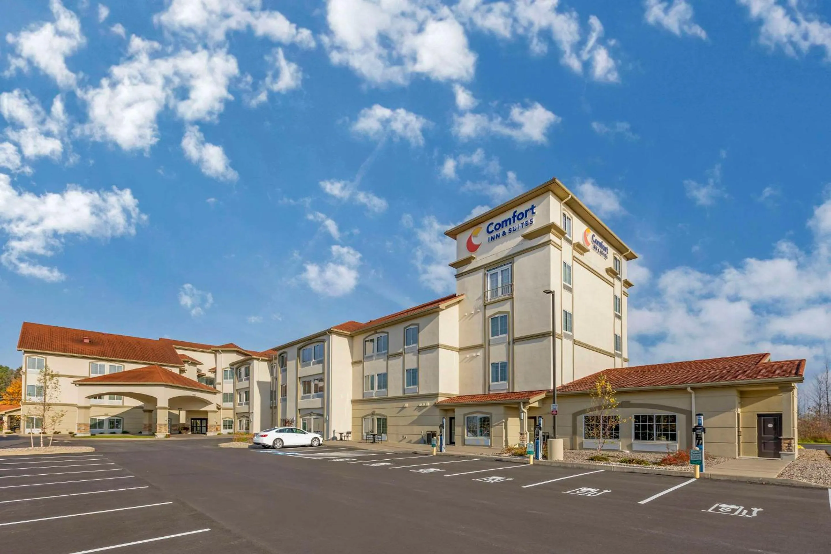Property building in Comfort Inn & Suites Verona at Turning Stone Resort Casino