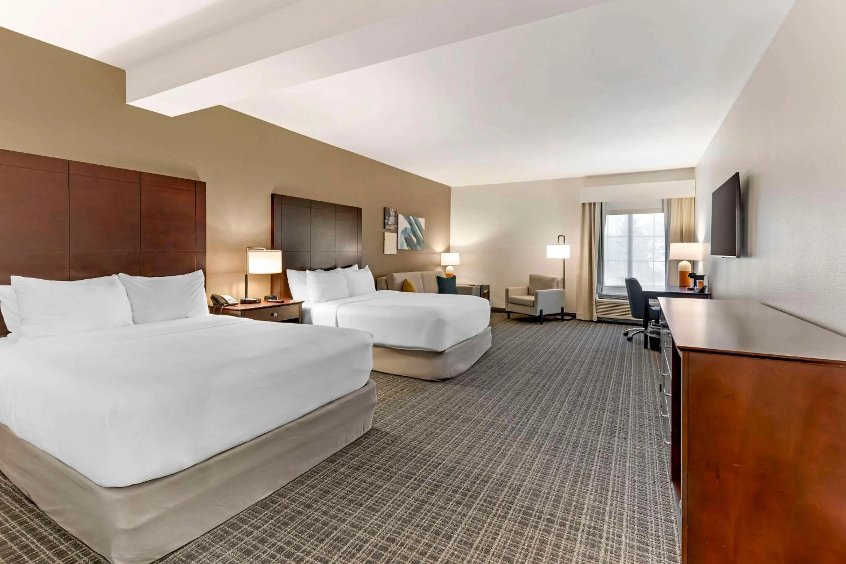 Bedroom, Bed in Comfort Inn & Suites Verona at Turning Stone Resort Casino