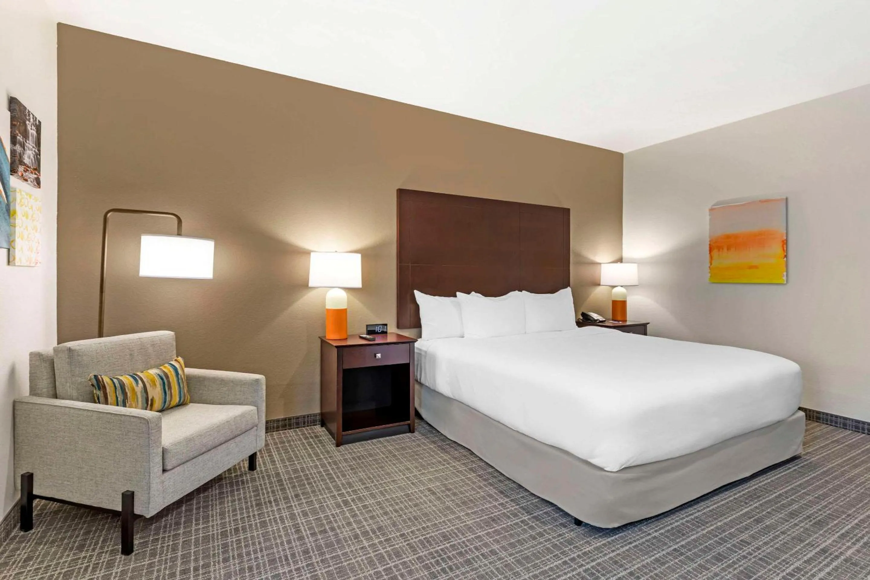 Bedroom, Bed in Comfort Inn & Suites Verona at Turning Stone Resort Casino