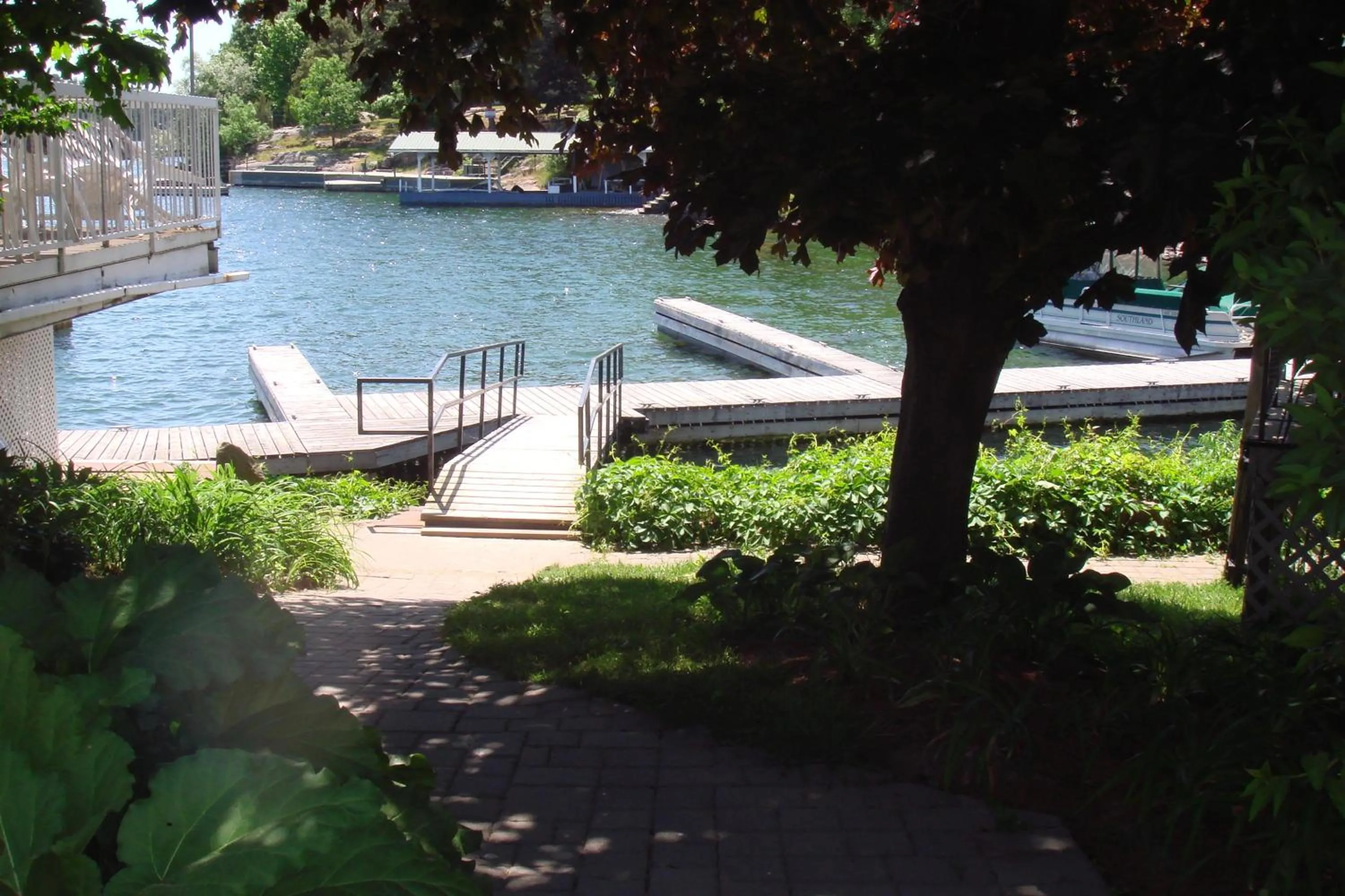 Day in Boathouse Country Inn