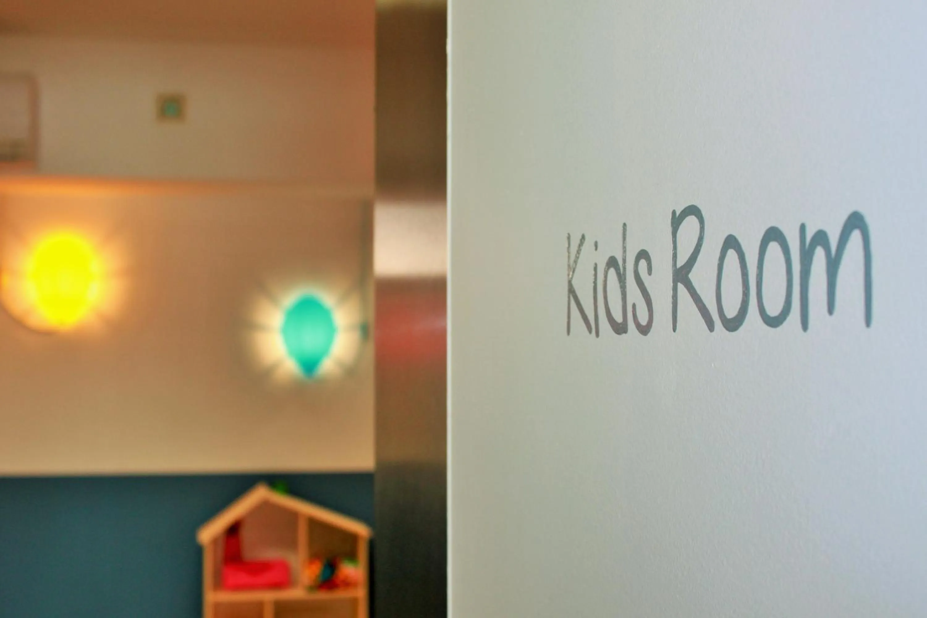 TV and multimedia in Malibu Foz Hotel - La Maison Younan