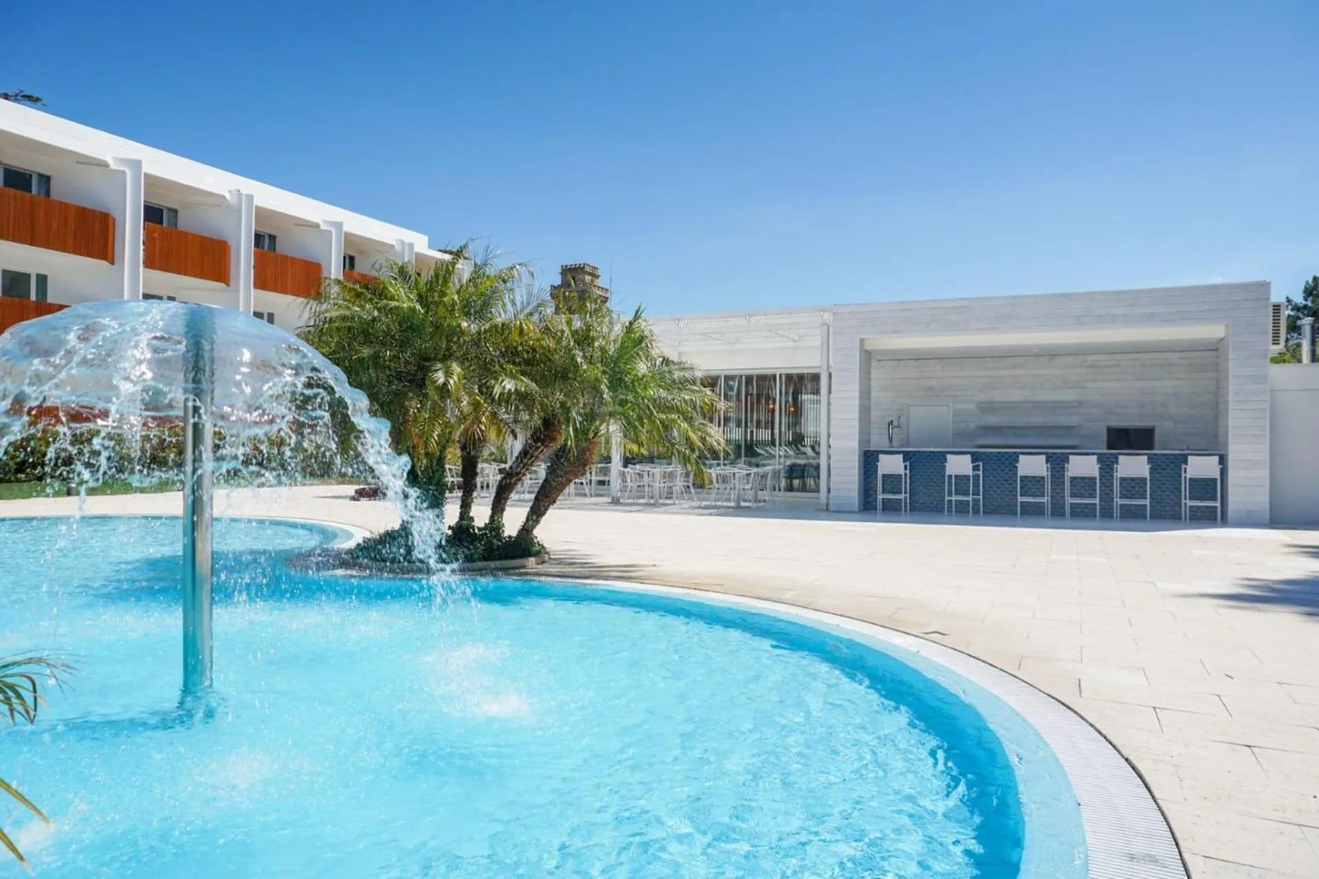 Property building in Malibu Foz Hotel - La Maison Younan