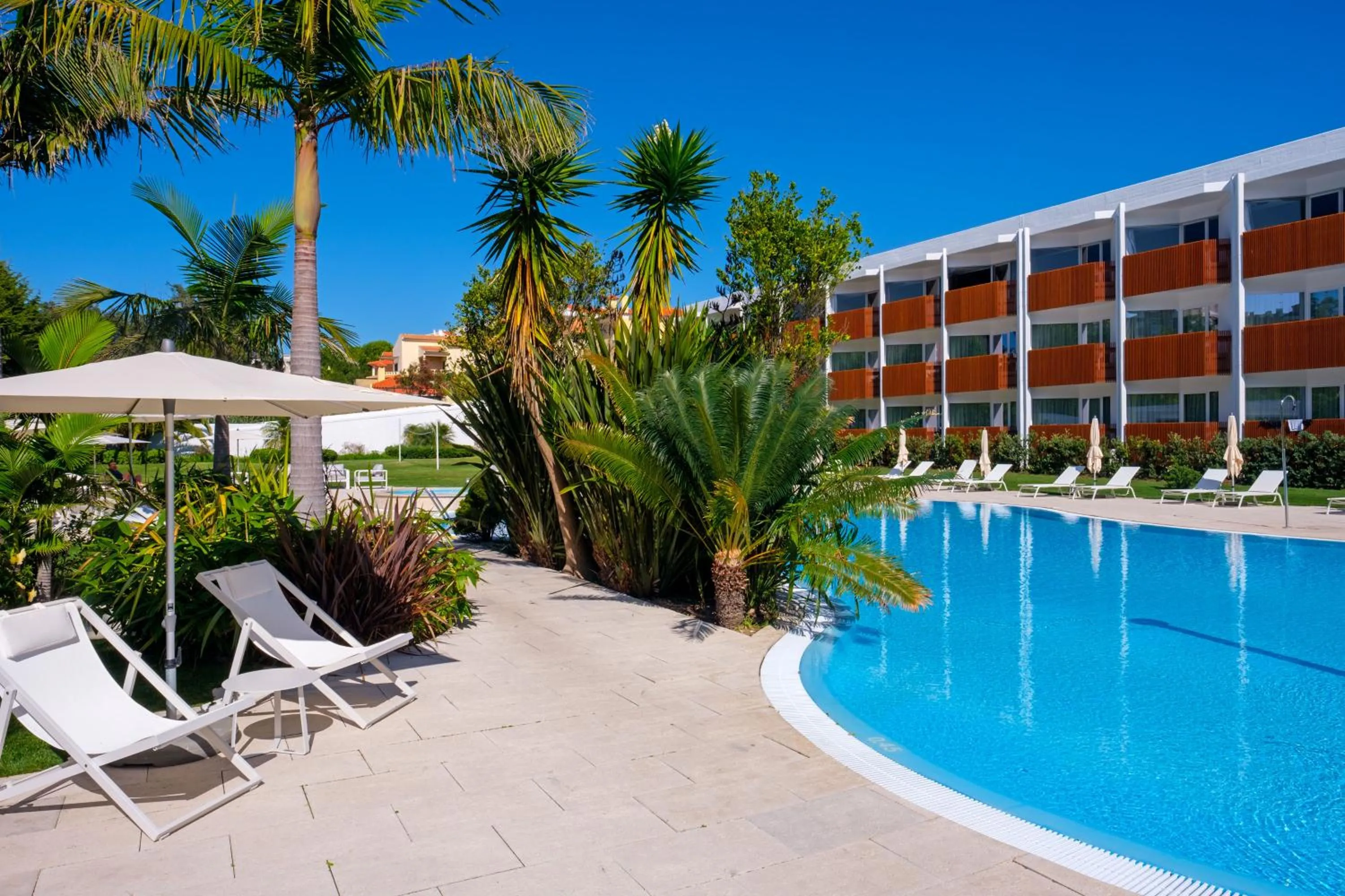 Property building in Malibu Foz Hotel - La Maison Younan