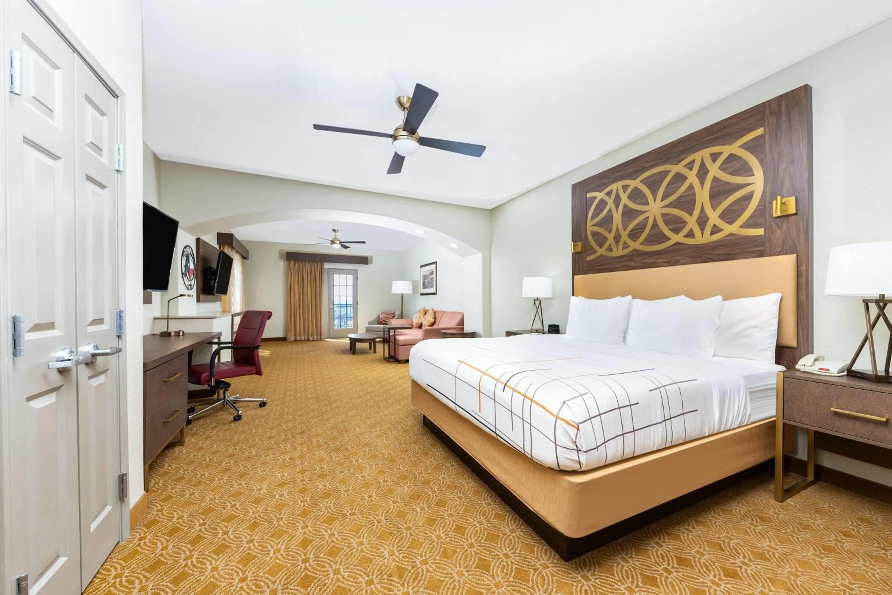 Photo of the whole room, Bed in La Quinta by Wyndham Marble Falls