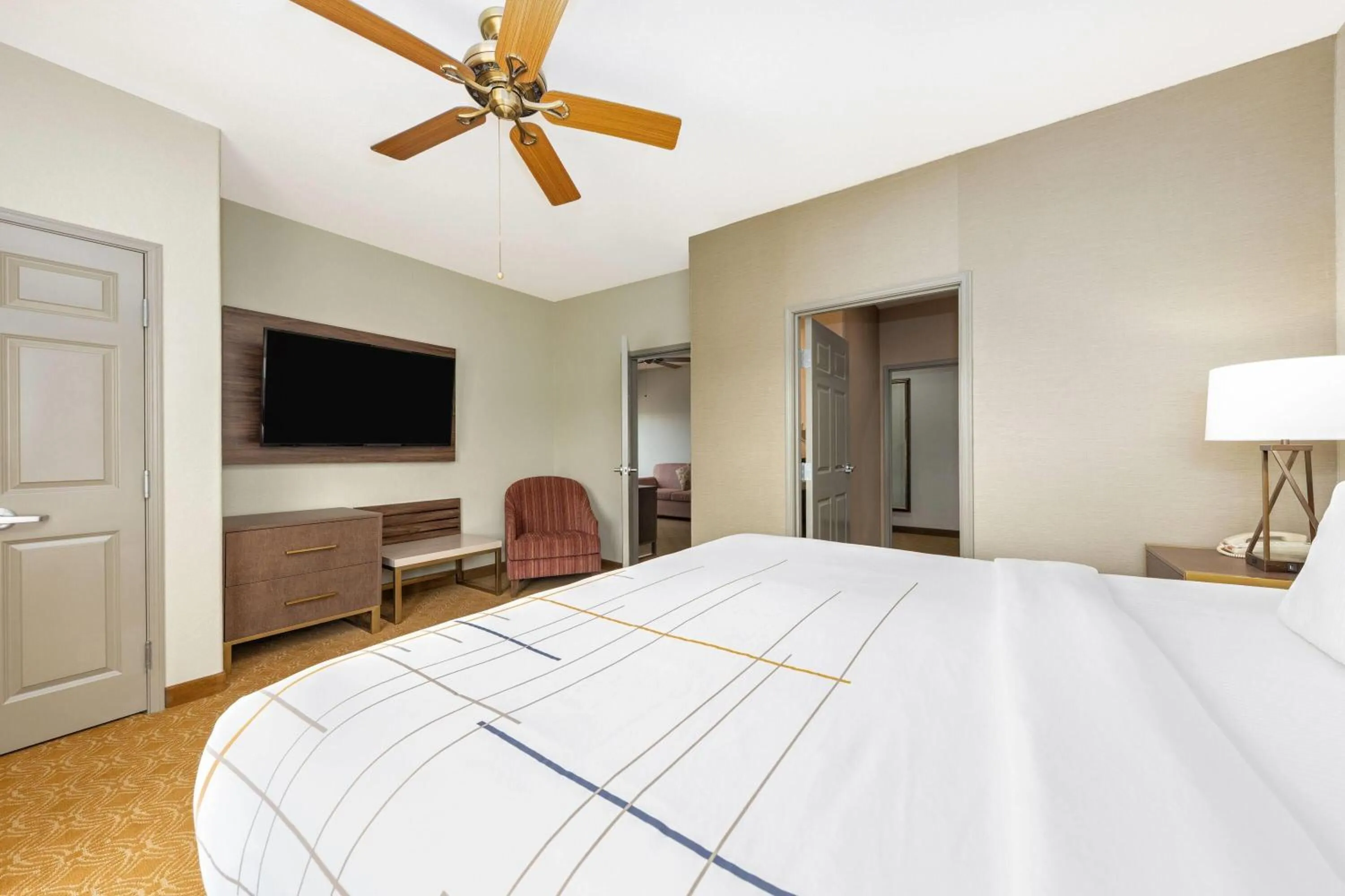 Photo of the whole room, Bed in La Quinta by Wyndham Marble Falls