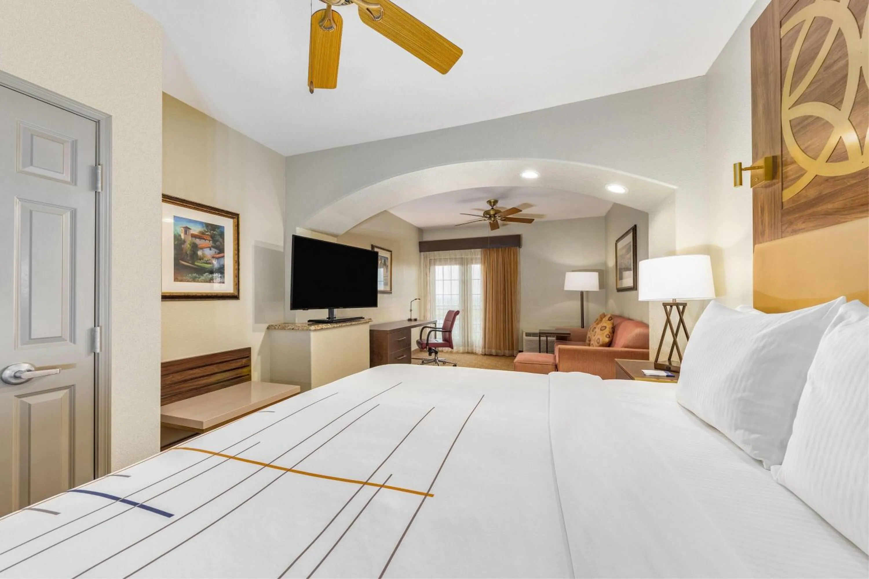 Photo of the whole room, Bed in La Quinta by Wyndham Marble Falls