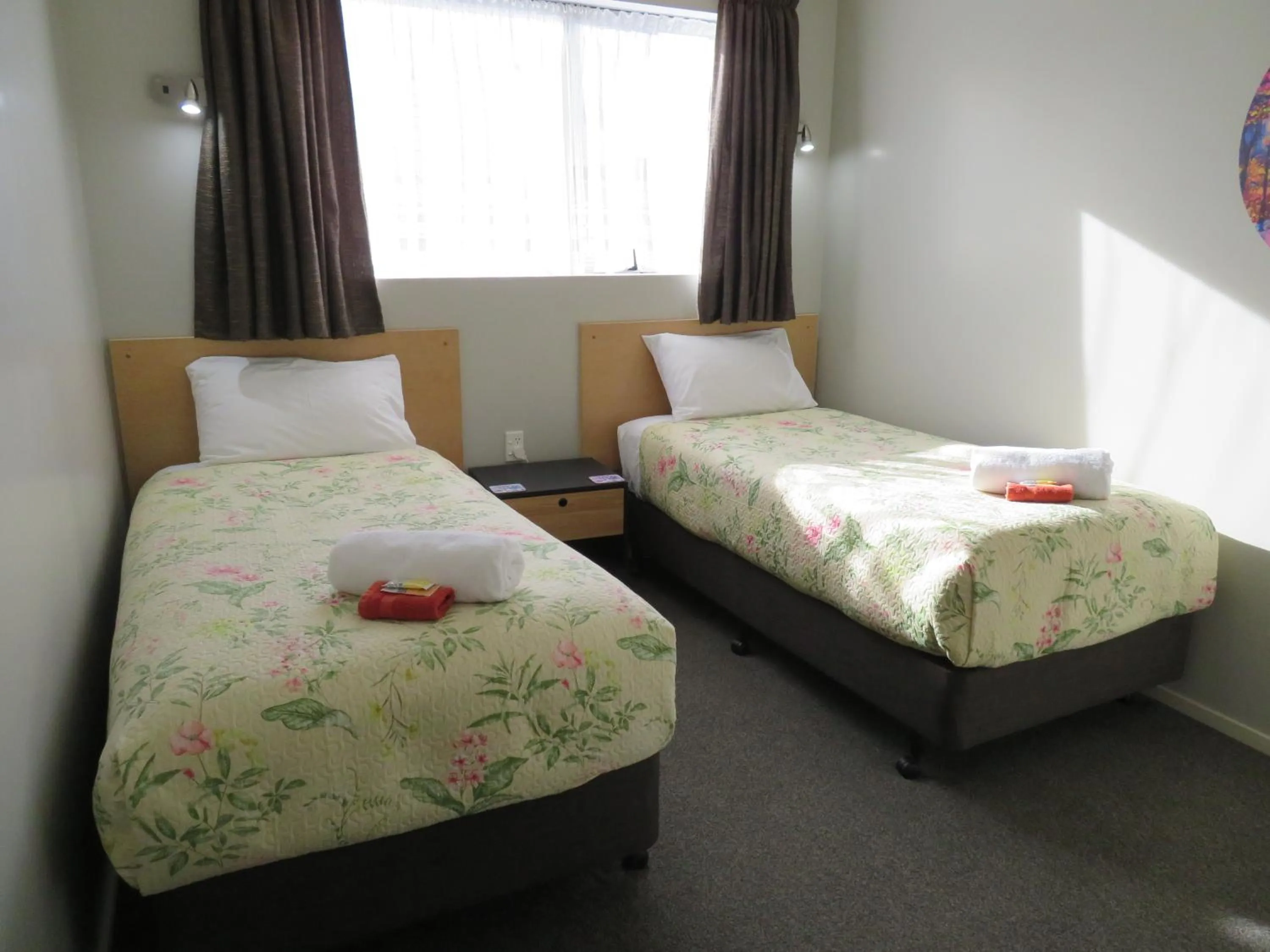 Bedroom, Bed in Commodore Court Motel