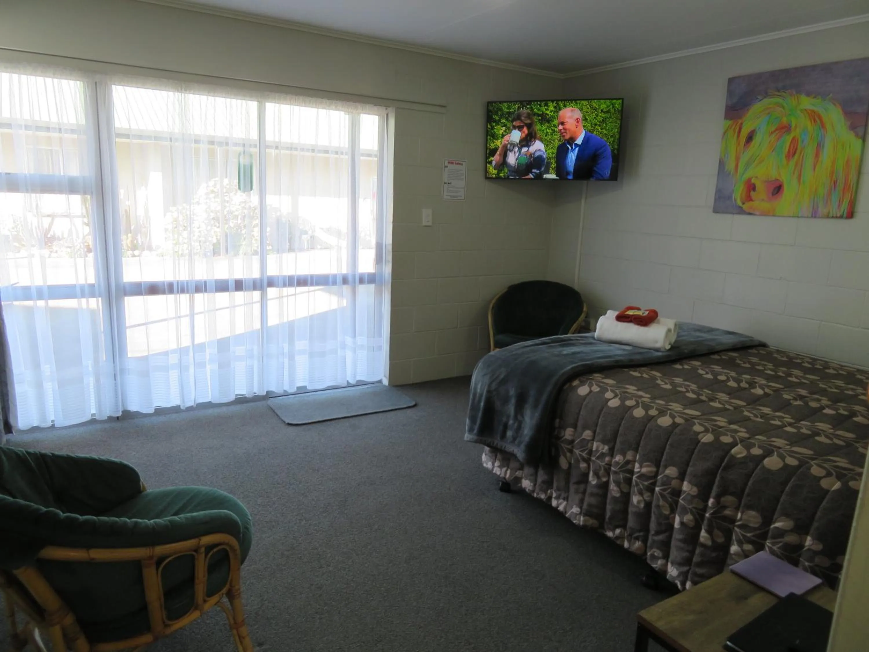 Bed in Commodore Court Motel