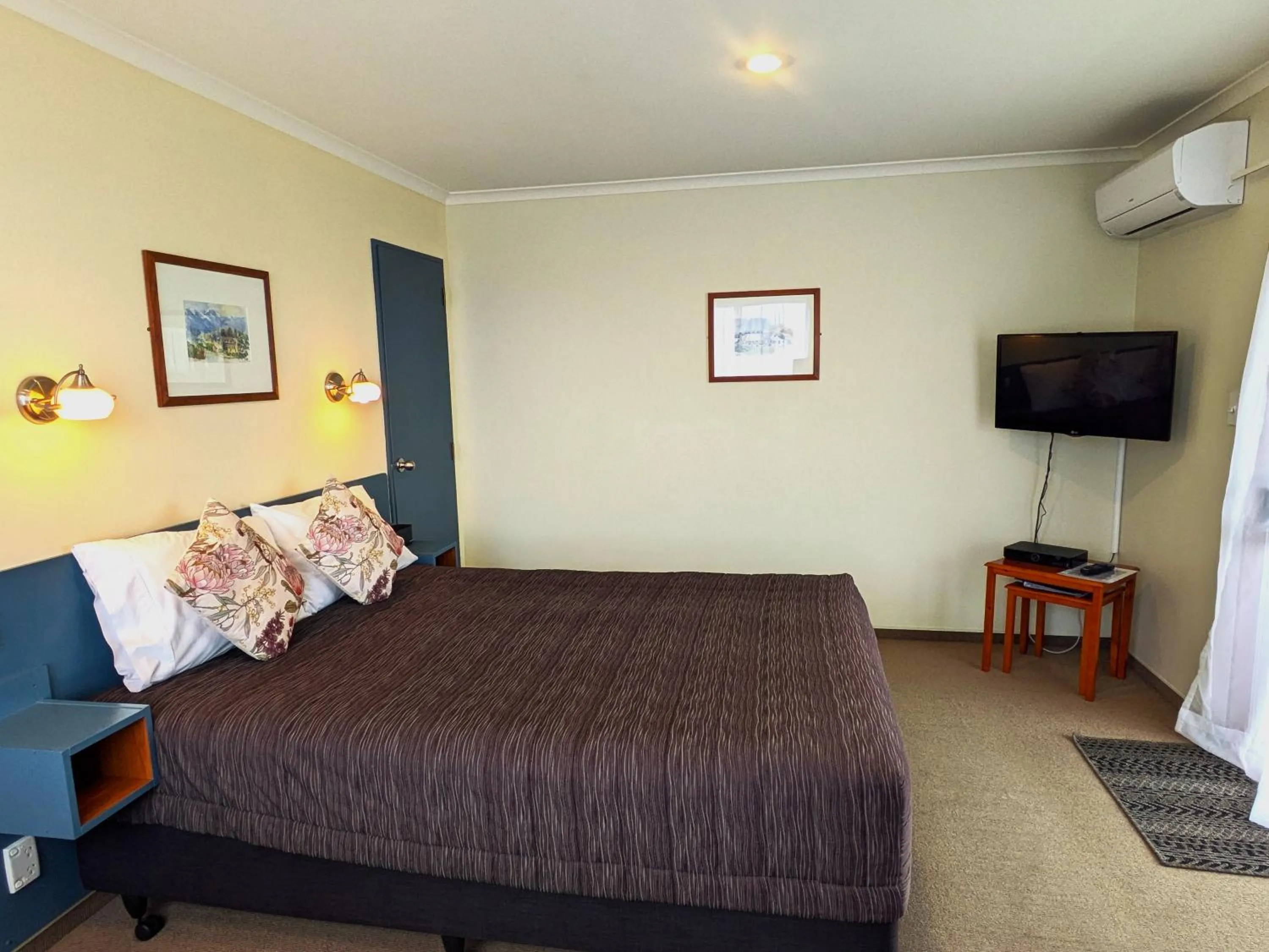 Bed in The Peninsula Kaikoura