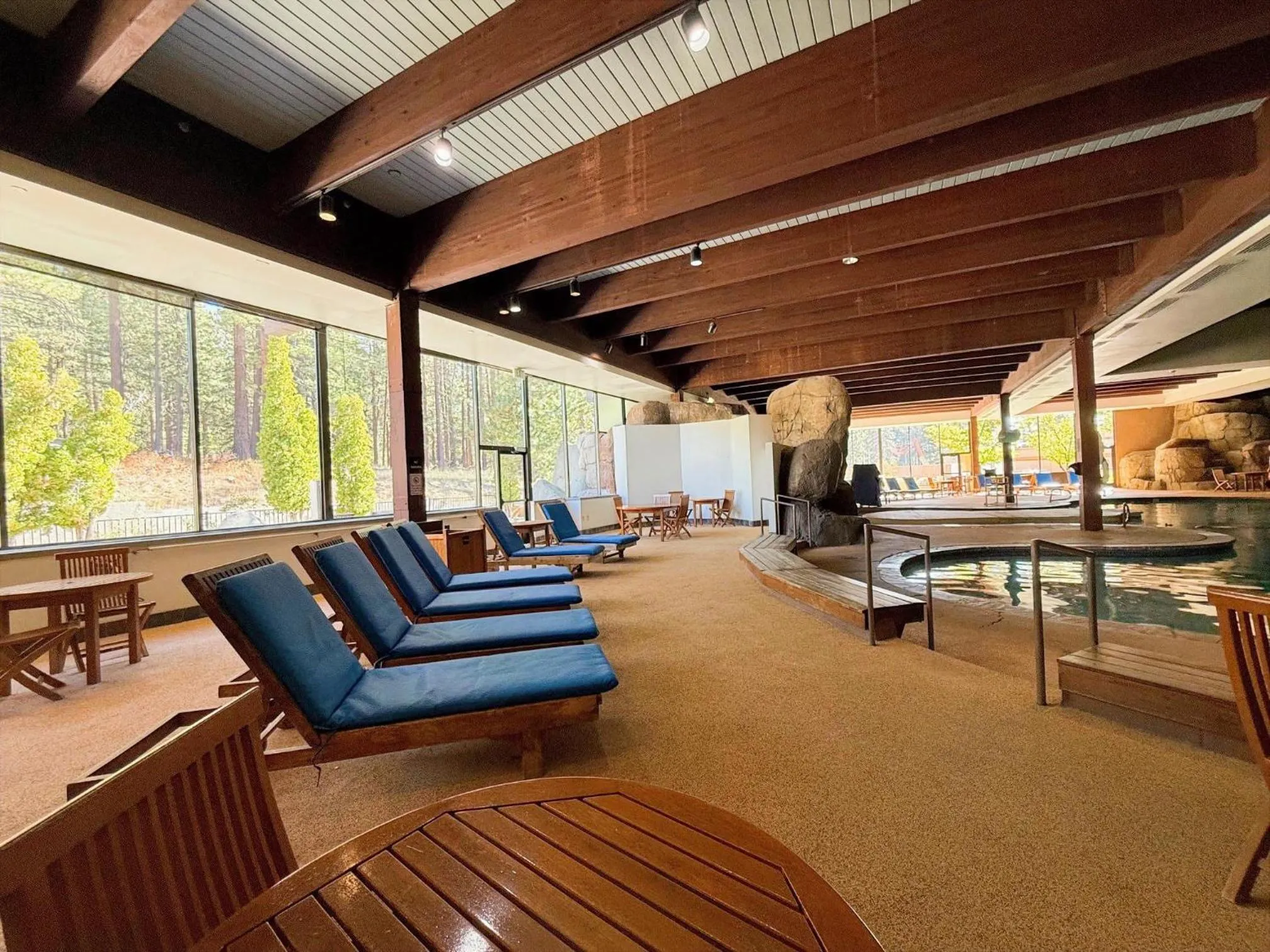 Swimming pool in Bally's Lake Tahoe Casino Resort