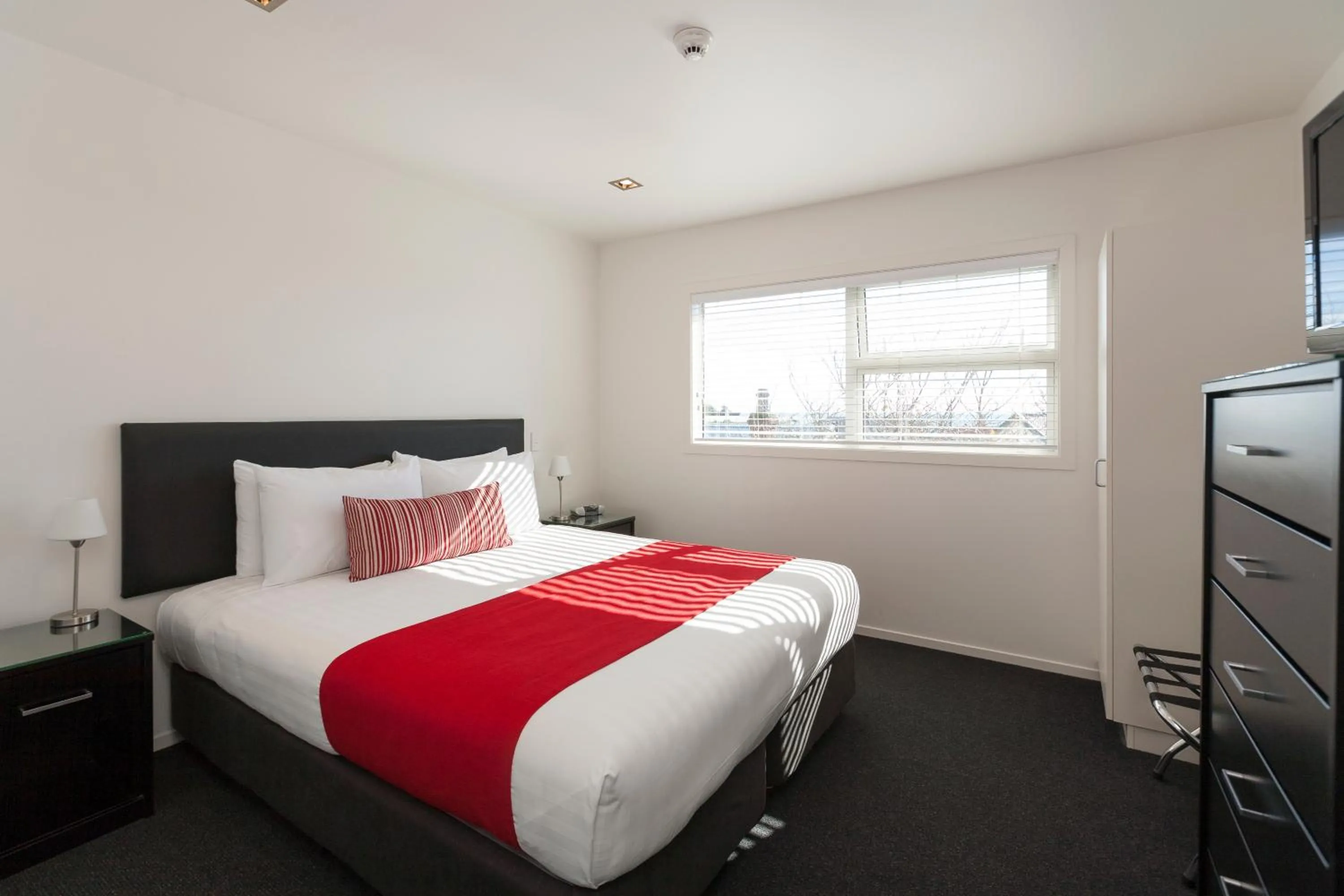 Bedroom, Bed in The Dawson Motel