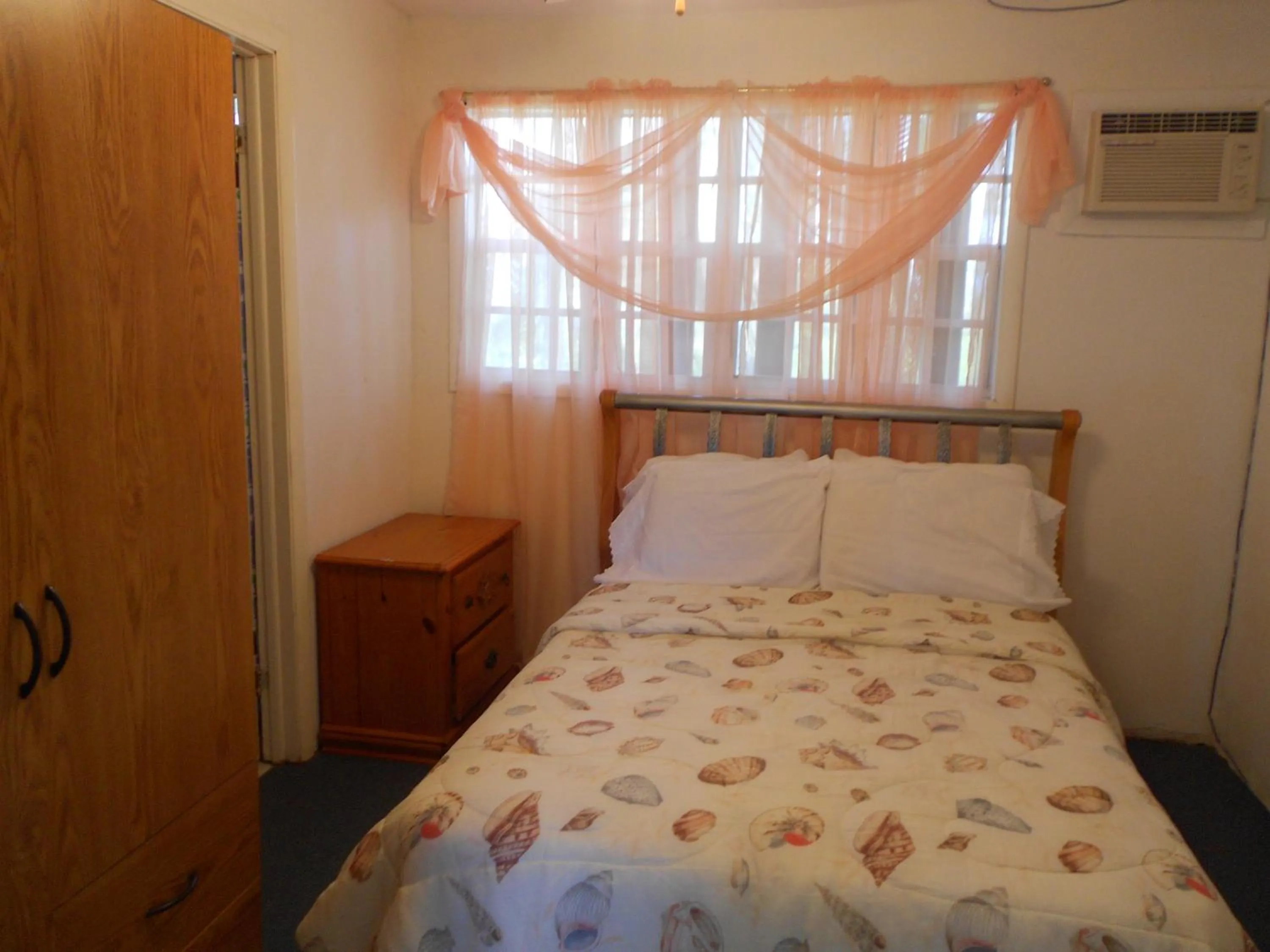 Bedroom, Bed in Nathan's Lodge