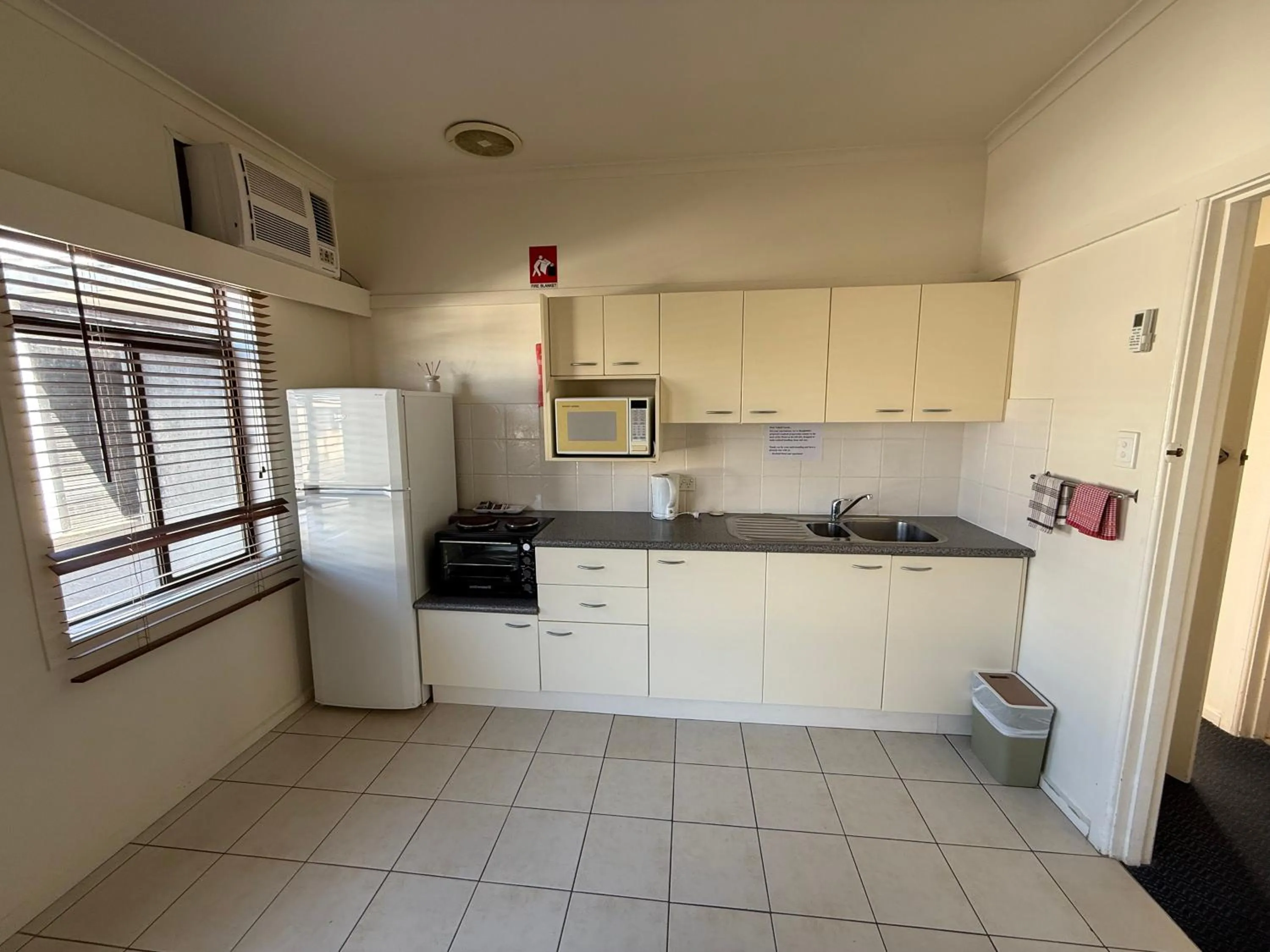 kitchen in Heyfield Motel and Apartments