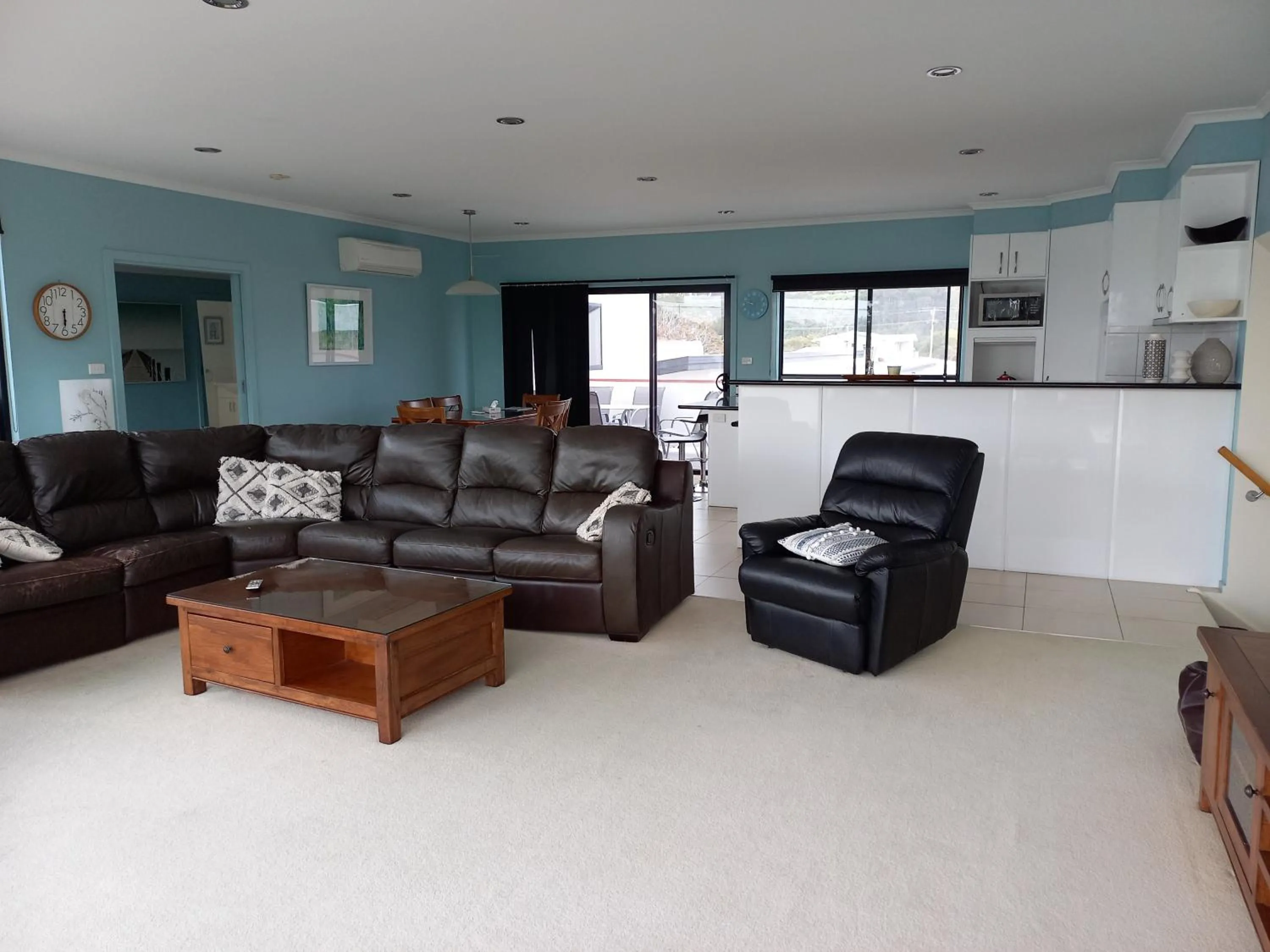 Living room in Heyfield Motel and Apartments