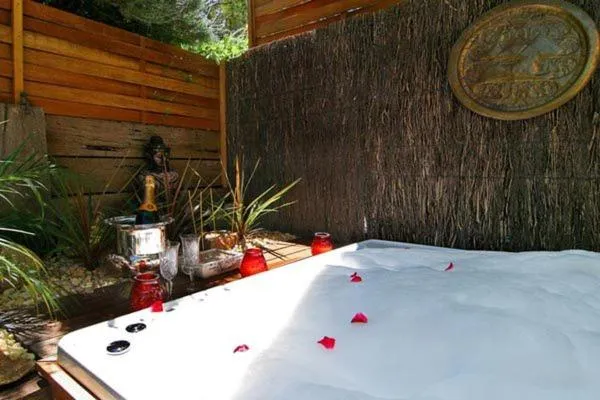 Hot Tub in Weeroona Bed And Breakfast