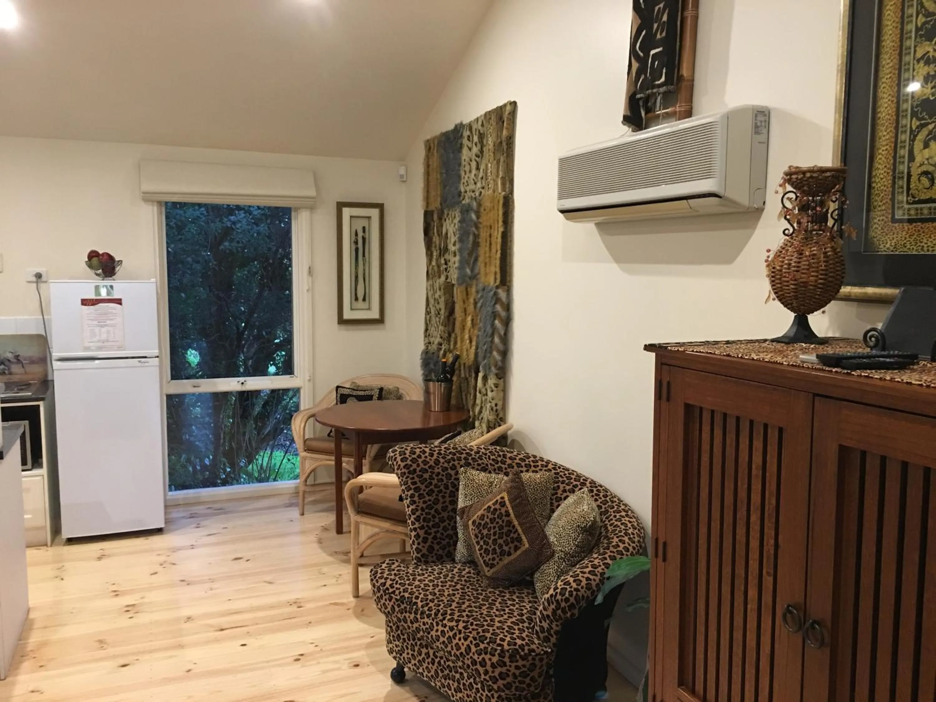 Living room in Weeroona Bed And Breakfast